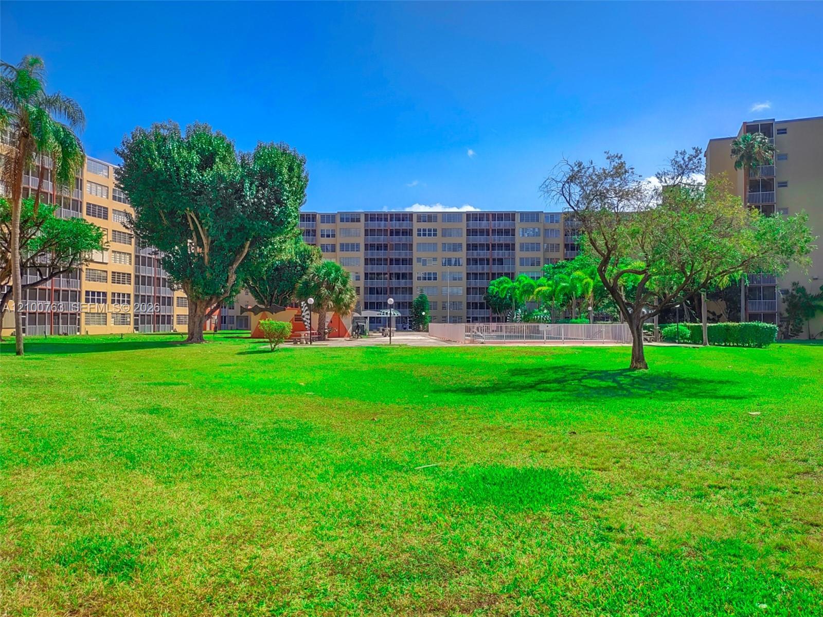 729-4 3 / 2 1633 sq. ft. $ 2026-10-05 0 foto