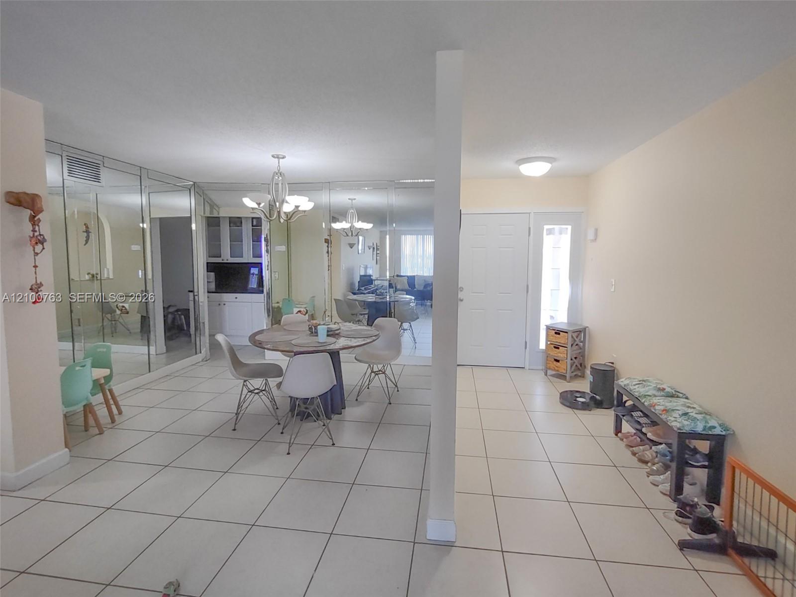729-4 3 / 2 1633 sq. ft. $ 2026-10-05 0 foto