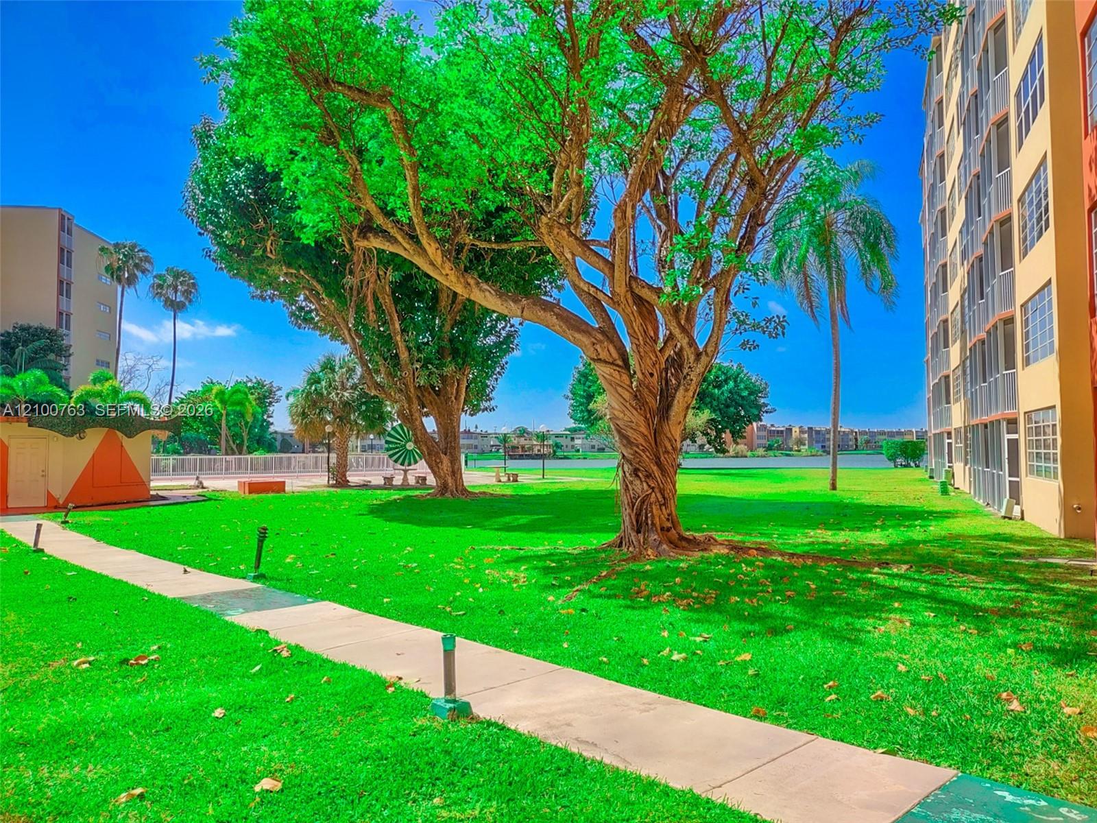 729-4 3 / 2 1633 sq. ft. $ 2026-10-05 0 foto