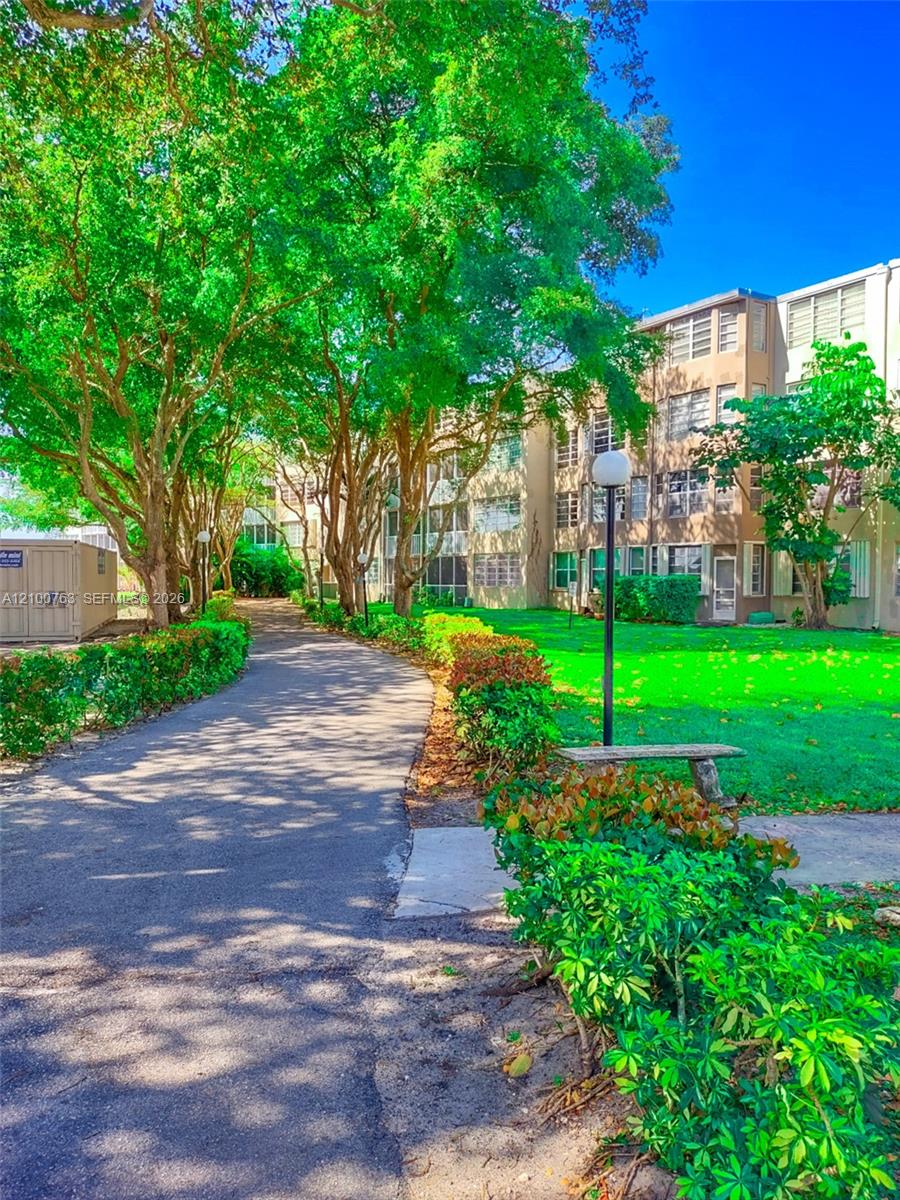 729-4 3 / 2 1633 sq. ft. $ 2026-10-05 0 foto
