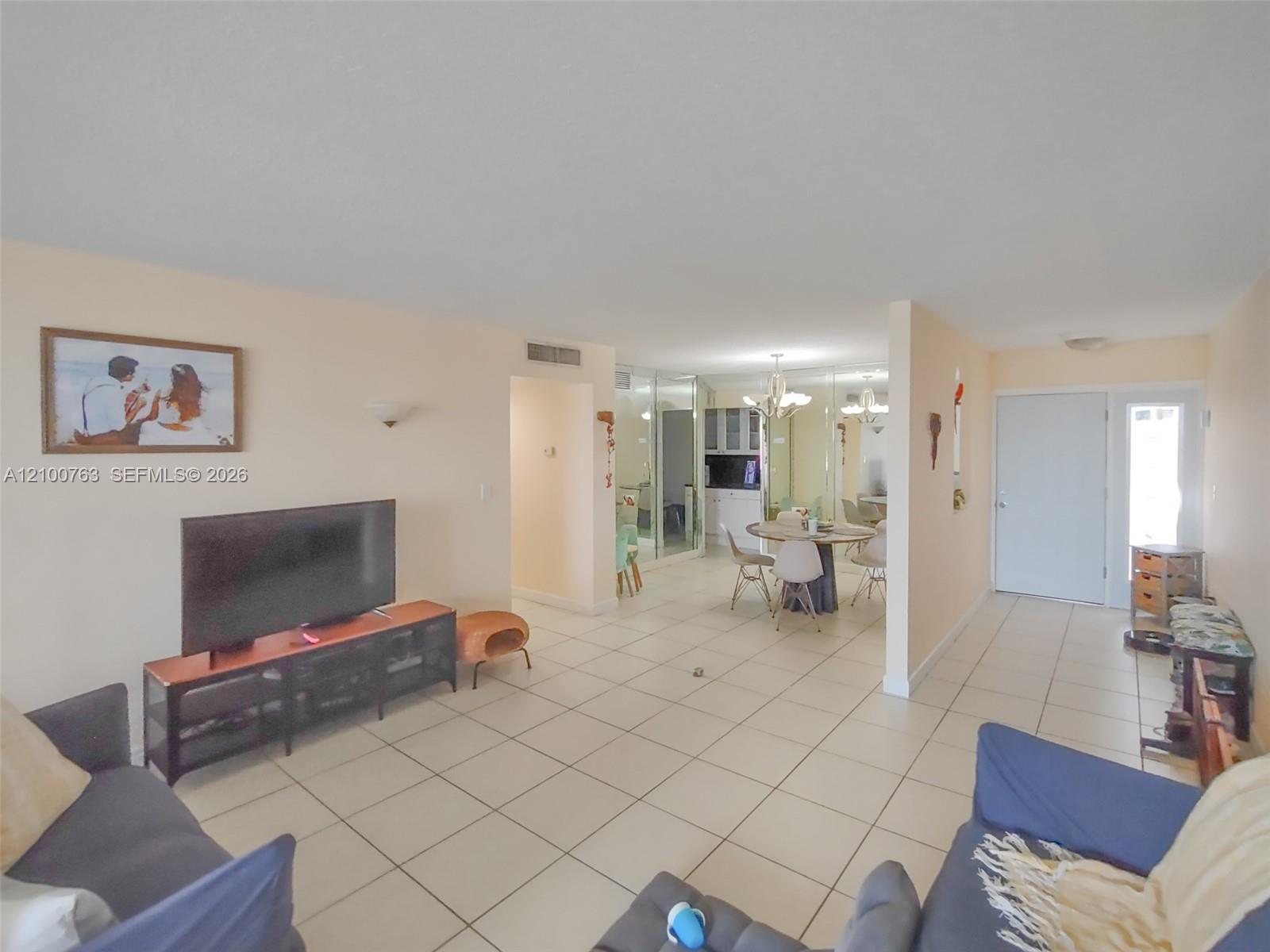 729-4 3 / 2 1633 sq. ft. $ 2026-10-05 0 foto
