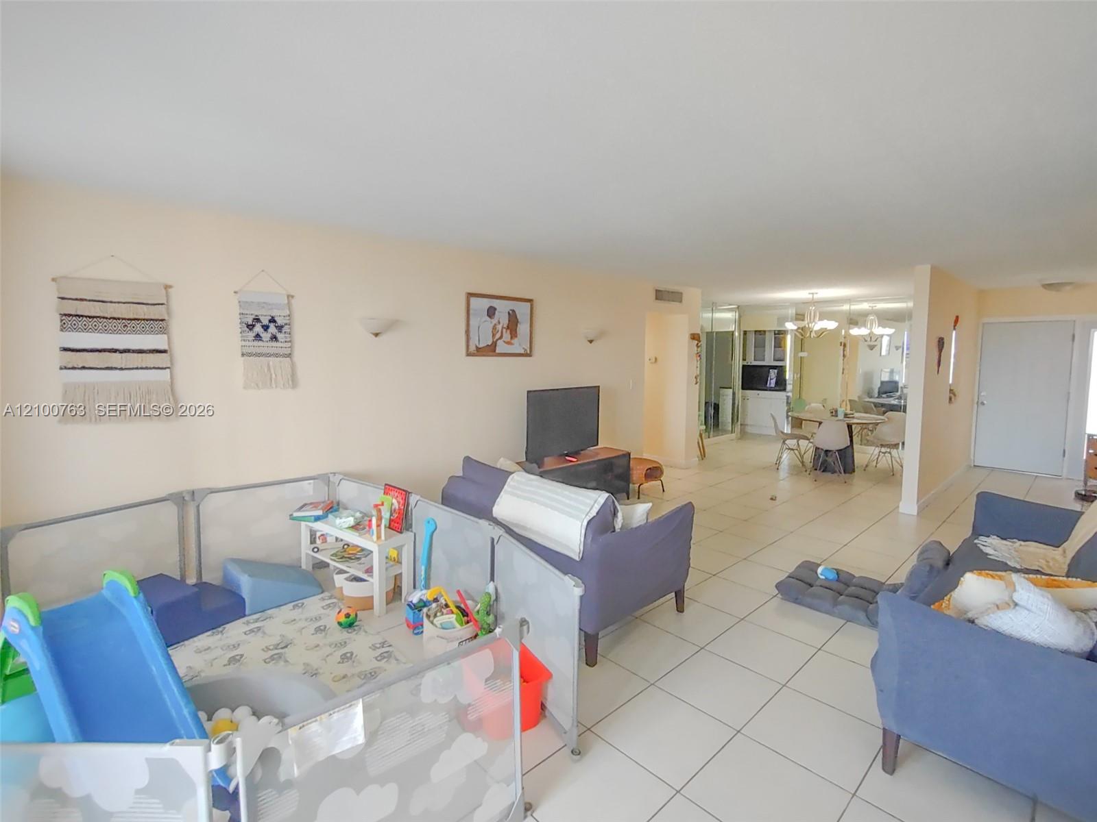 729-4 3 / 2 1633 sq. ft. $ 2026-10-05 0 foto