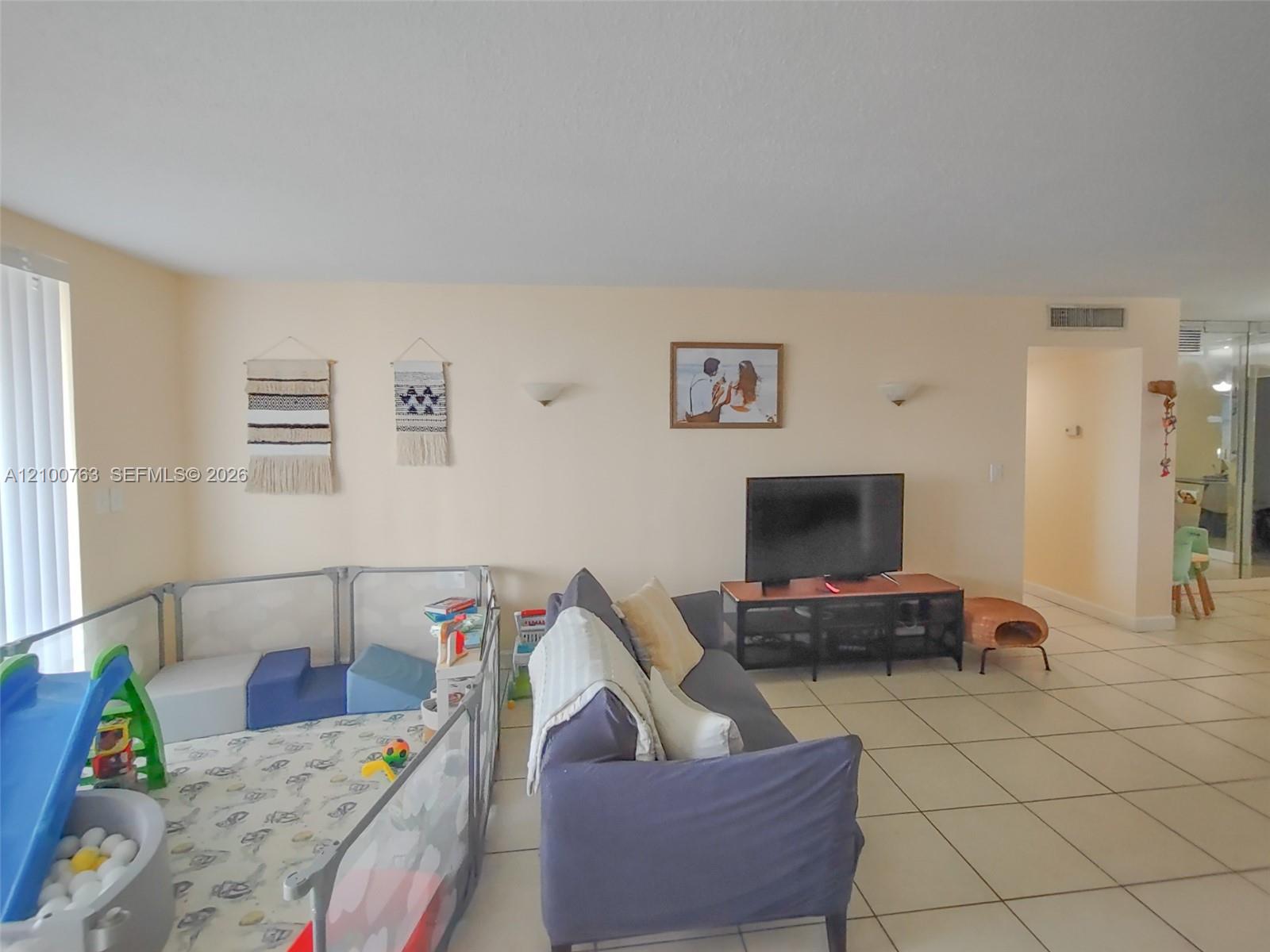 729-4 3 / 2 1633 sq. ft. $ 2026-10-05 0 foto
