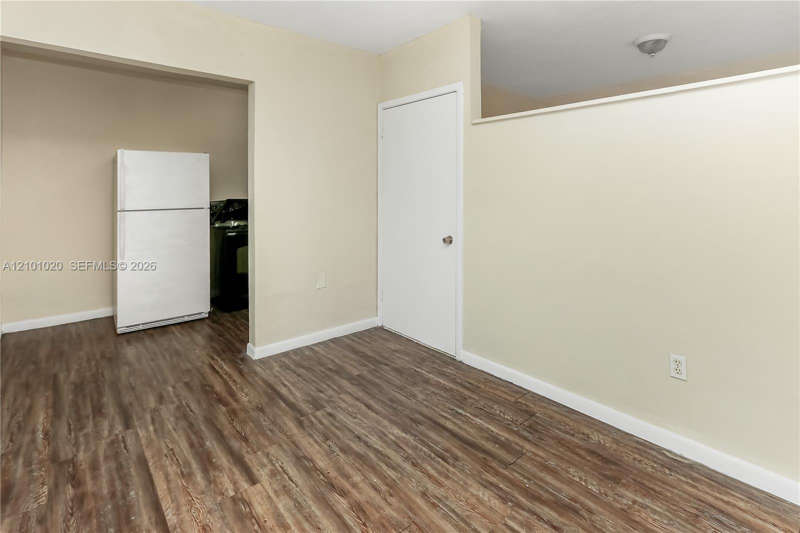   /   sq. ft. $ 2026-10-05 0 foto