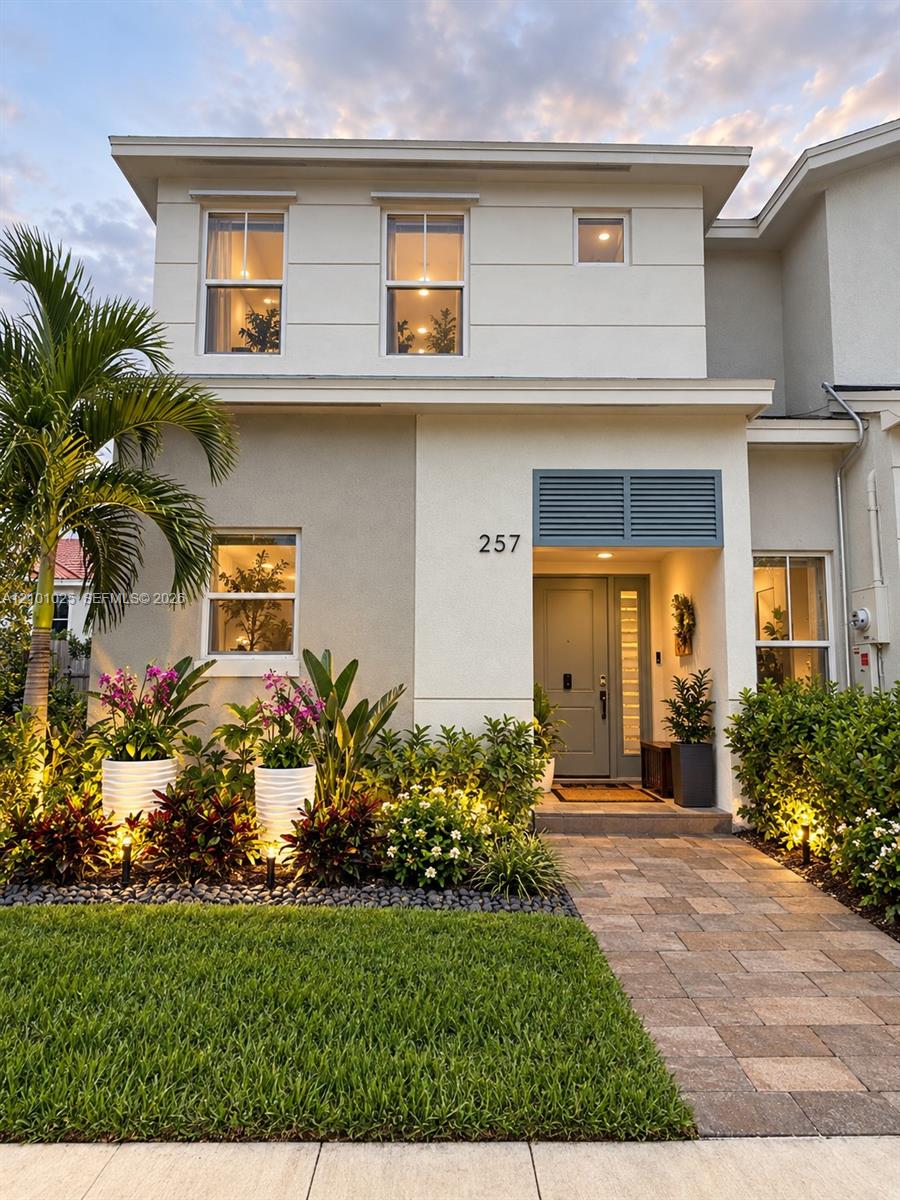 Ver detalles 257 3 / 3 1433 sq. ft. $ 2026-10-06 0 foto