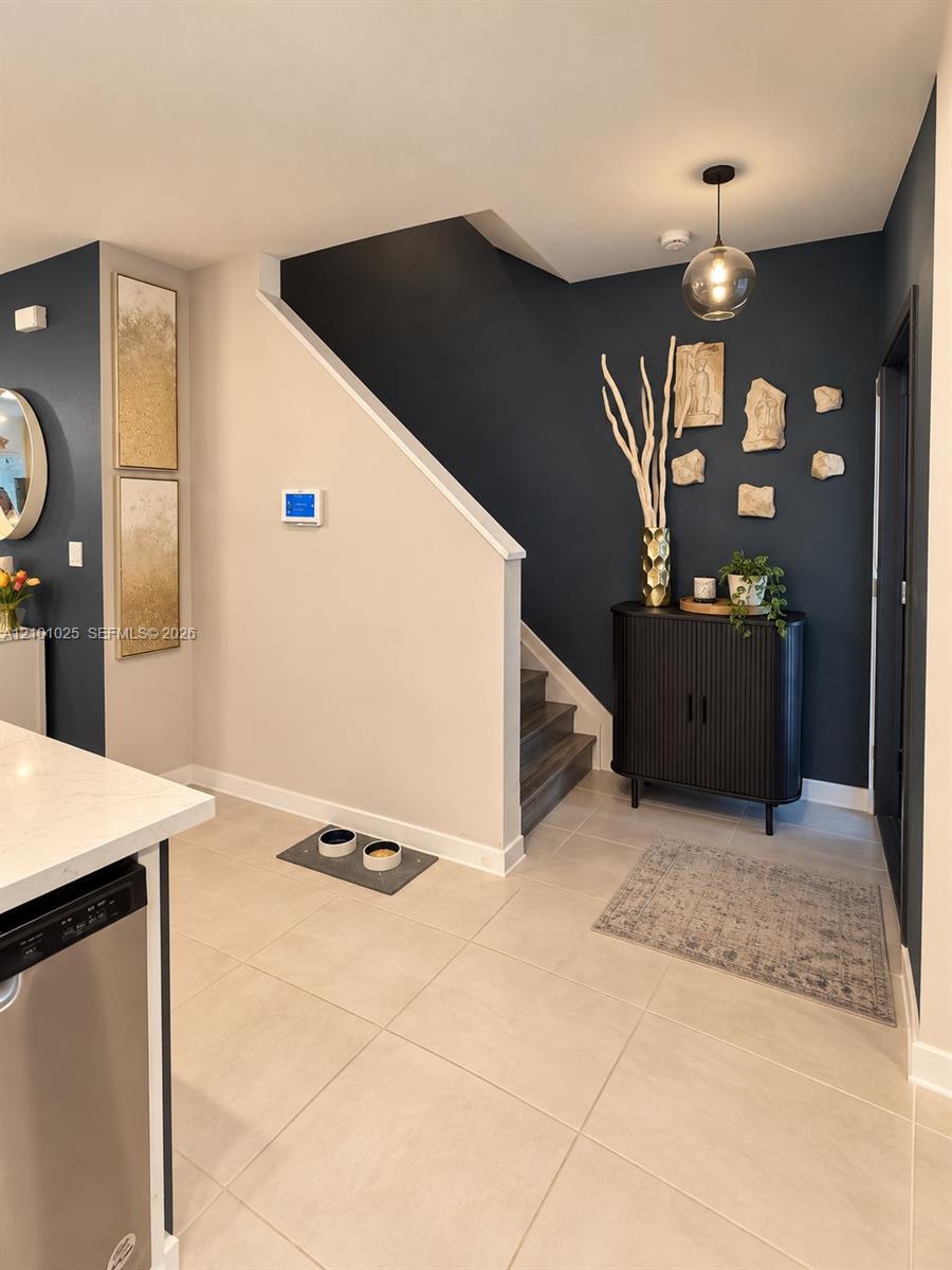 Ver detalles 257 3 / 3 1433 sq. ft. $ 2026-10-06 0 foto