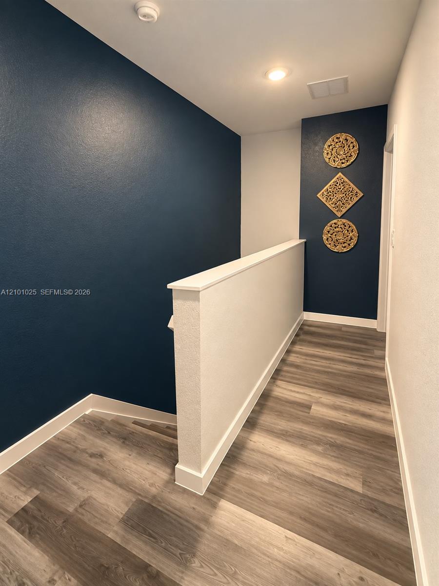 Ver detalles 257 3 / 3 1433 sq. ft. $ 2026-10-06 0 foto