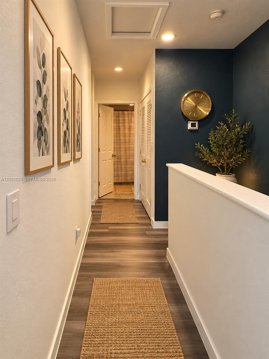 Ver detalles 257 3 / 3 1433 sq. ft. $ 2026-10-06 0 foto