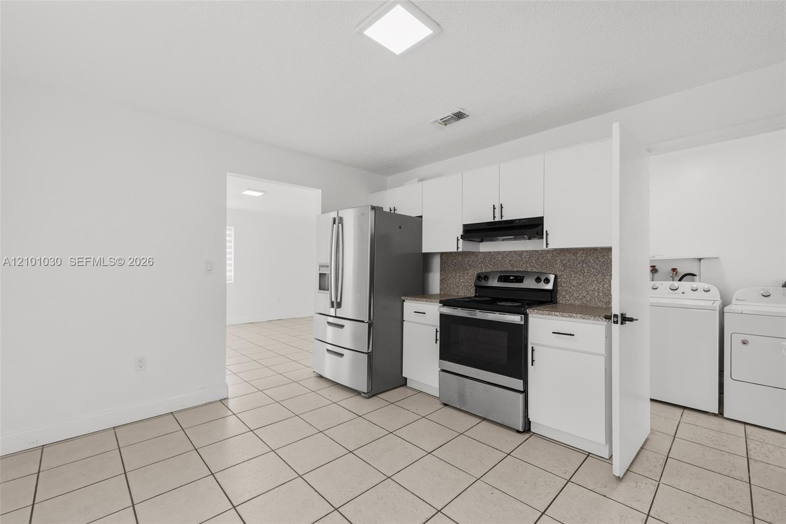 See details / 2756 sq. ft. $ 2026-10-06 0 Photo