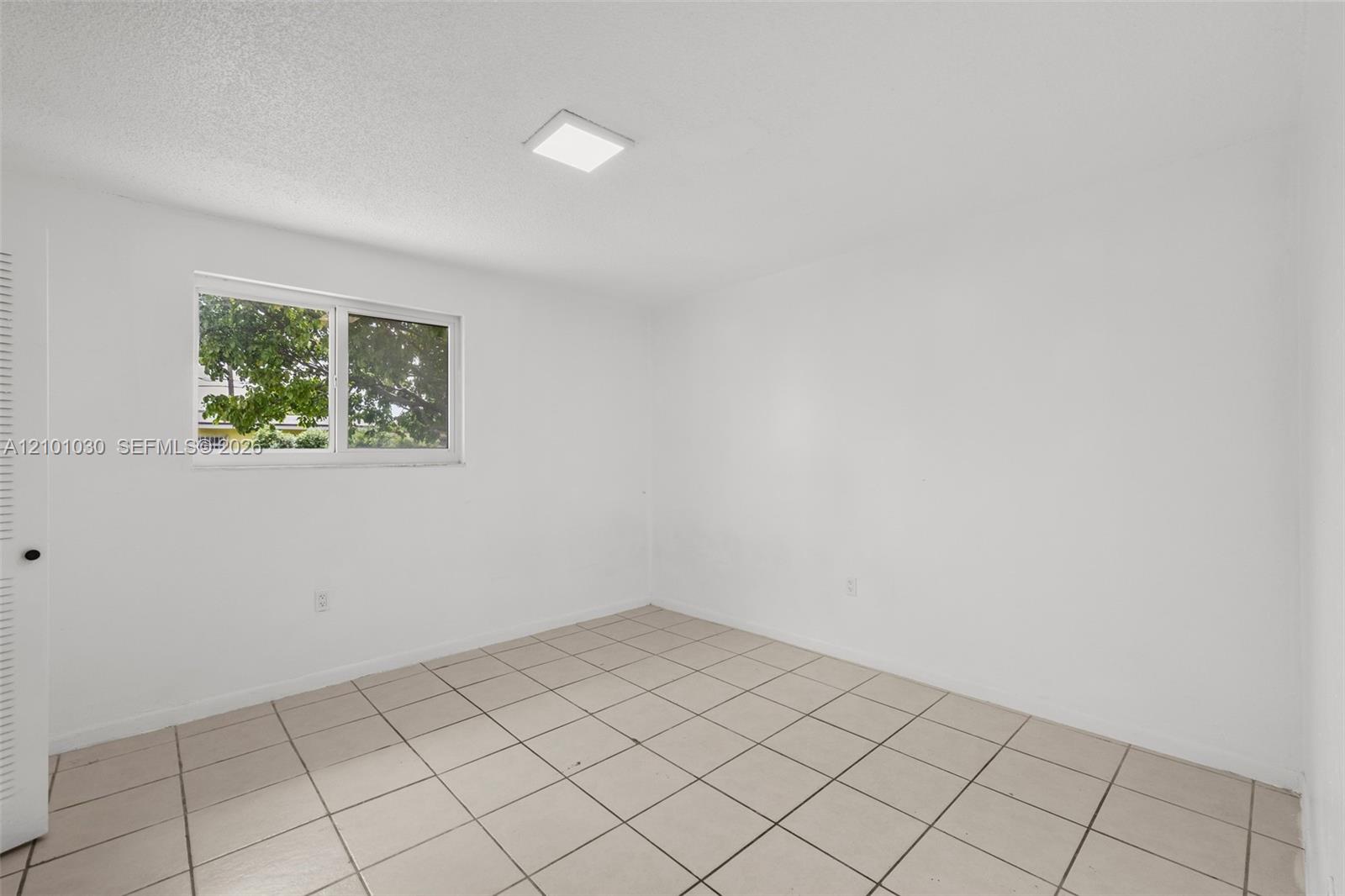 See details / 2756 sq. ft. $ 2026-10-06 0 Photo