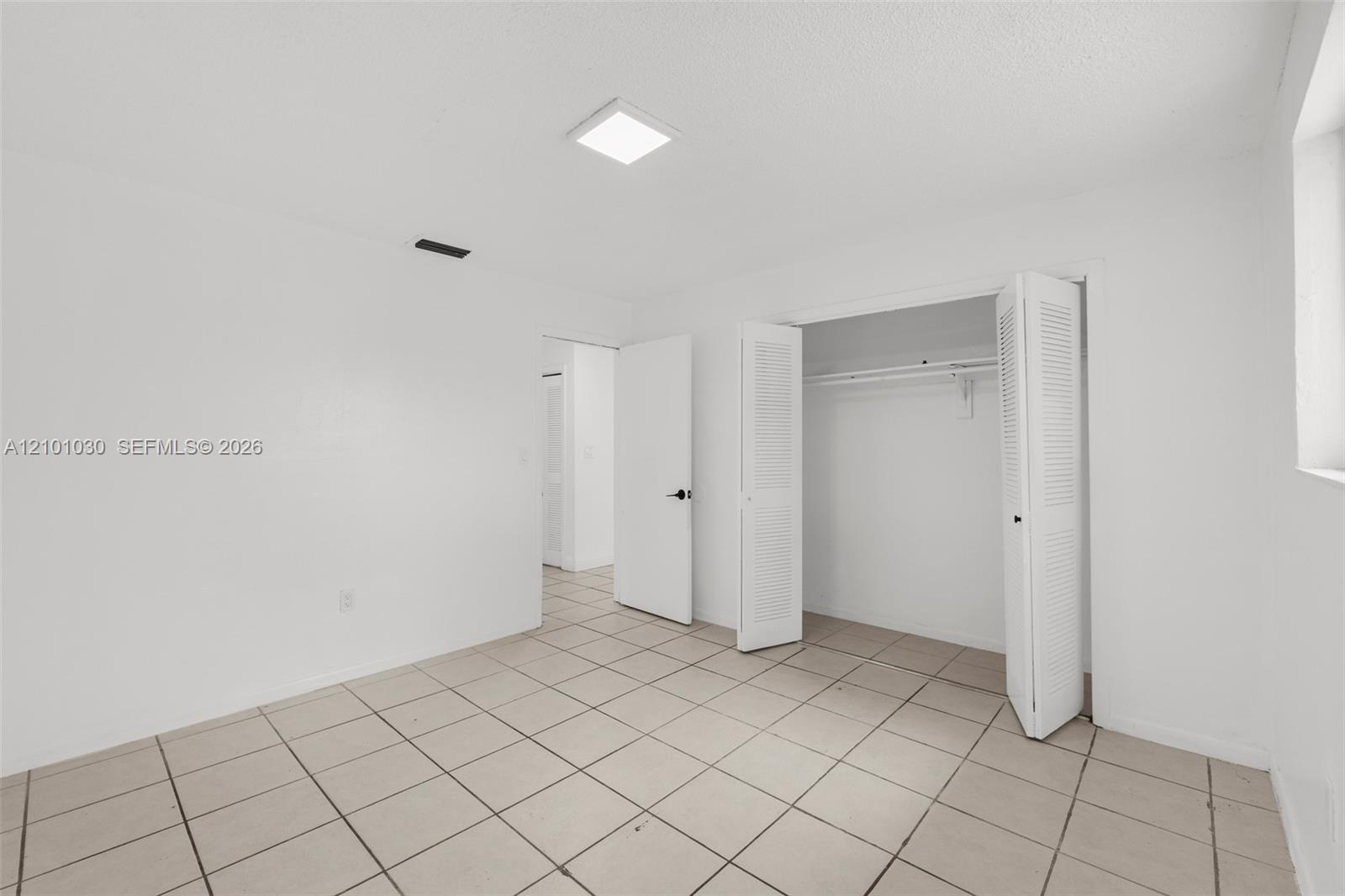 See details / 2756 sq. ft. $ 2026-10-06 0 Photo