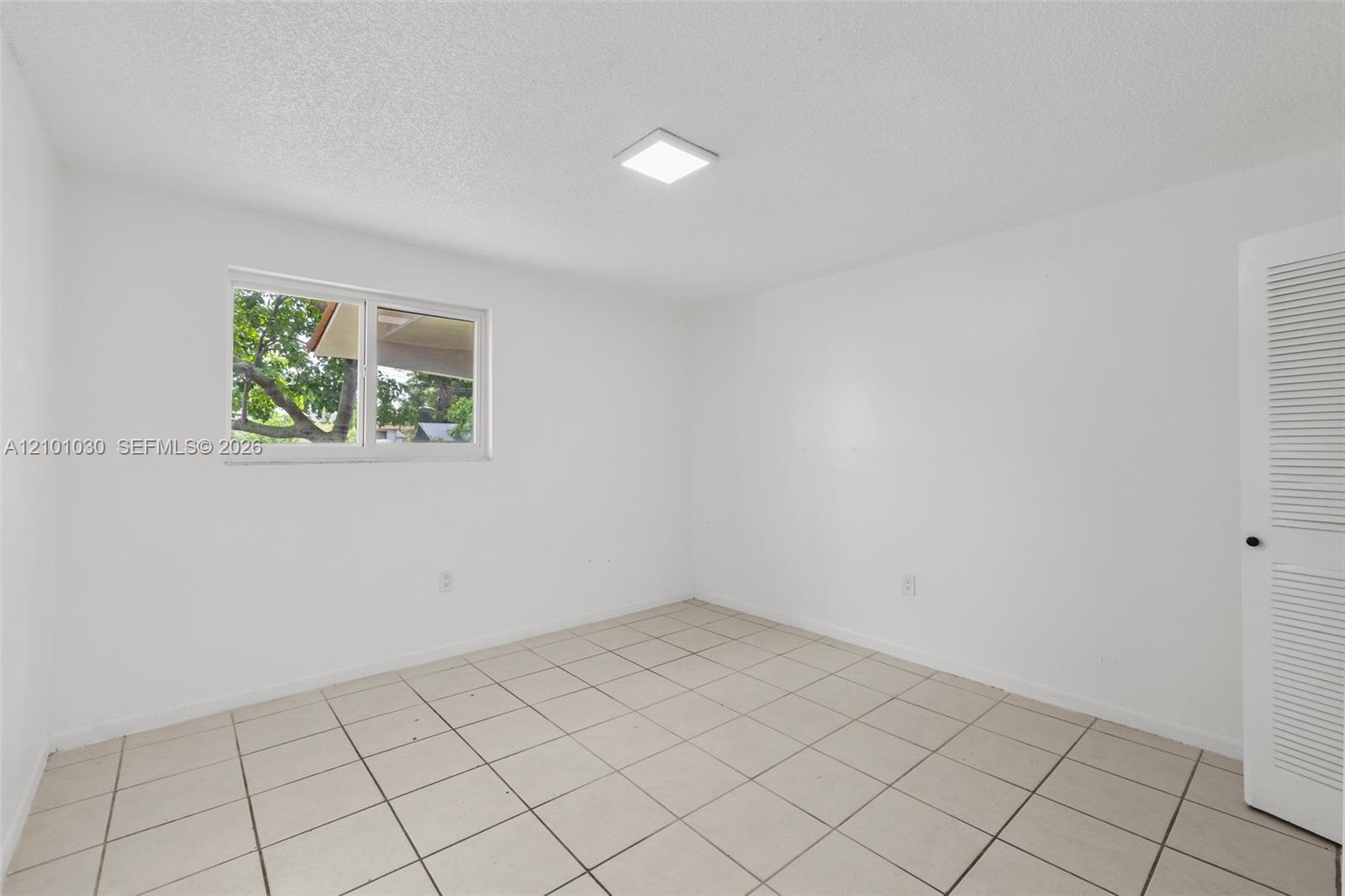 See details / 2756 sq. ft. $ 2026-10-06 0 Photo