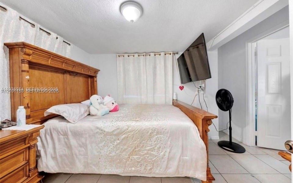 Ver detalles 5300 3 / 2 1196 sq. ft. $ 2026-10-05 0 foto