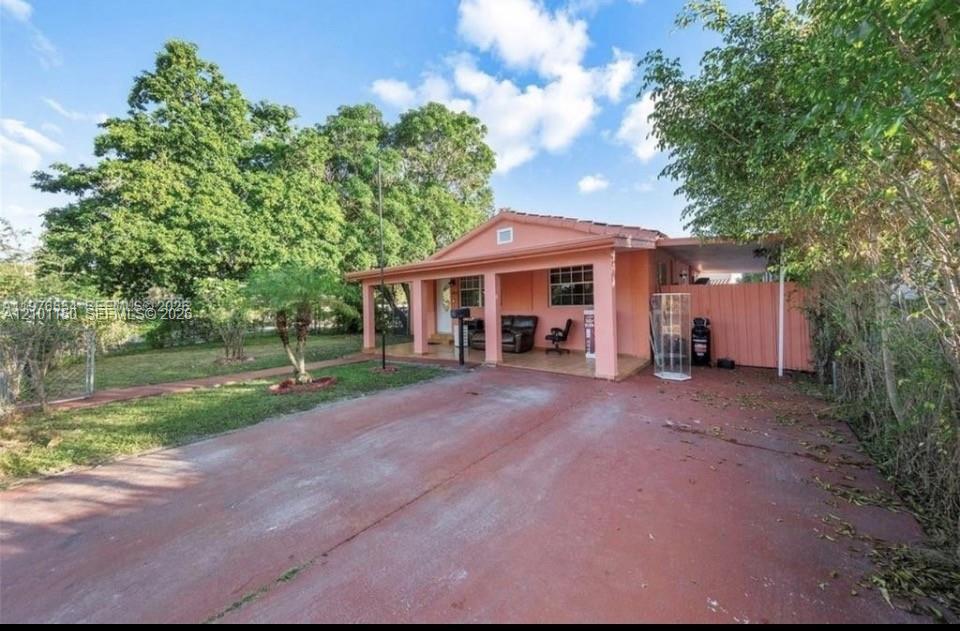 Ver detalles 5300 3 / 2 1196 sq. ft. $ 2026-10-05 0 foto
