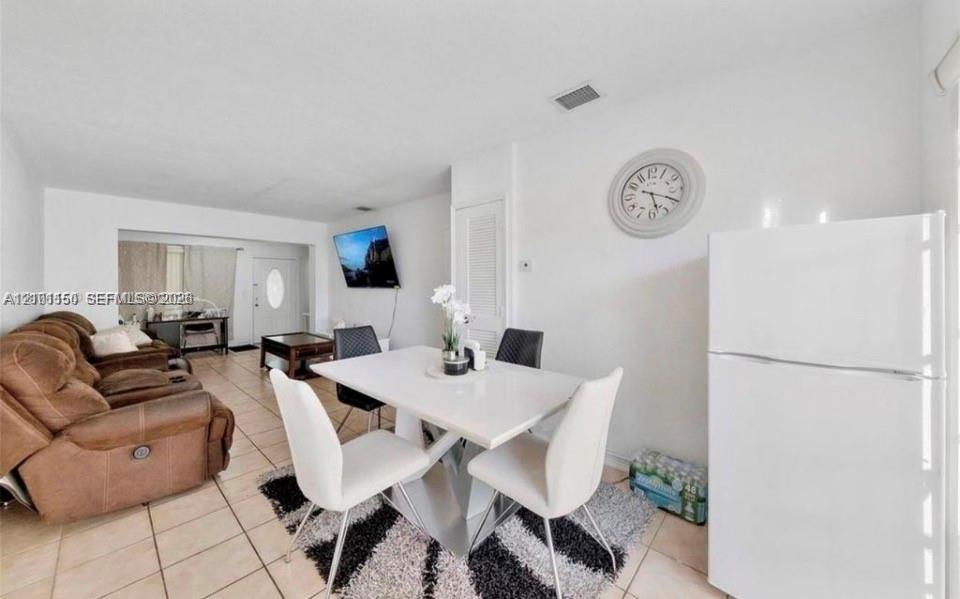 Ver detalles 5300 3 / 2 1196 sq. ft. $ 2026-10-05 0 foto