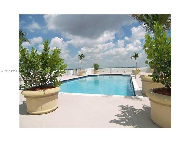 ROOFTOP &amp; BBQ AREA