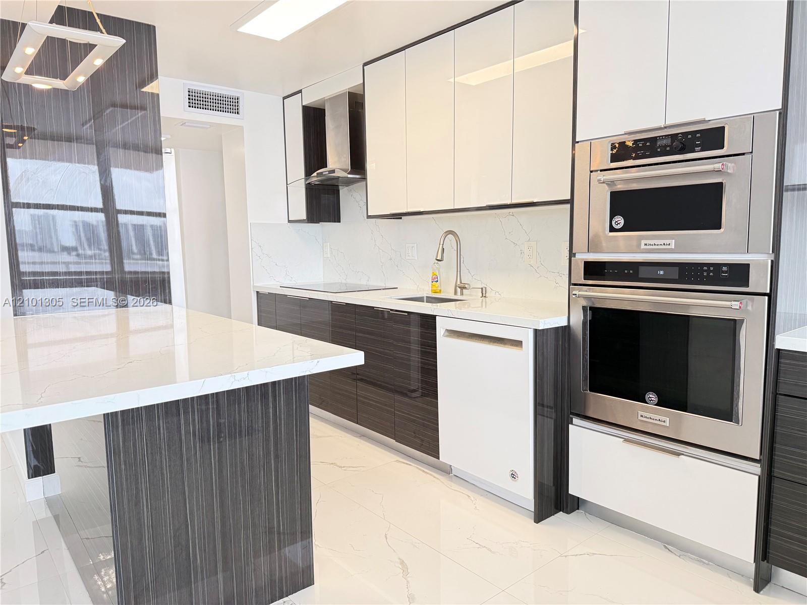 See details 602 2 / 2 1275 sq. ft. $ 2026-10-05 0 Photo