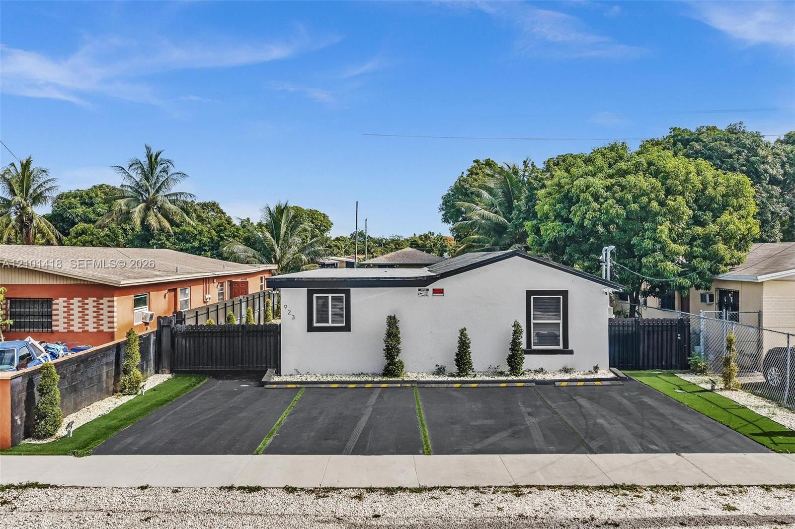 See details / 1600 sq. ft. $ 2026-10-06 0 Photo