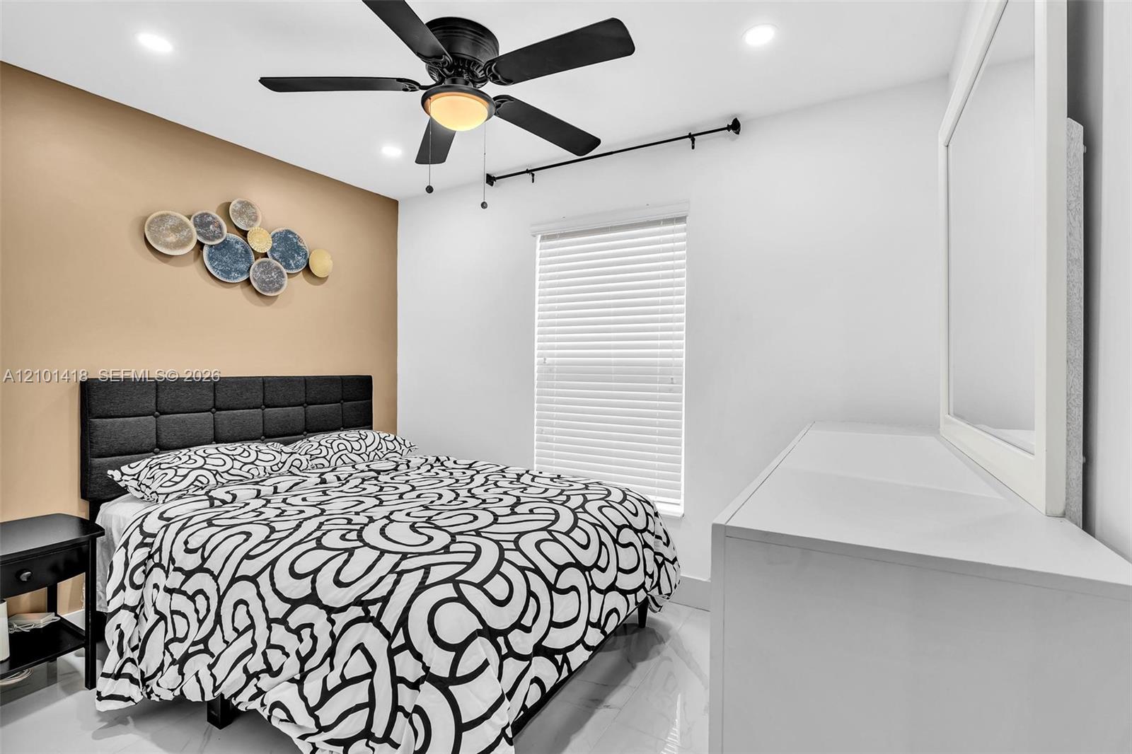 See details / 1600 sq. ft. $ 2026-10-06 0 Photo