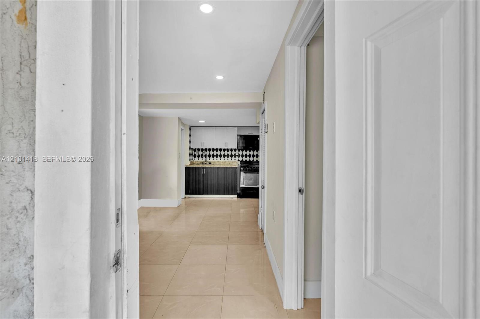 See details / 1600 sq. ft. $ 2026-10-06 0 Photo