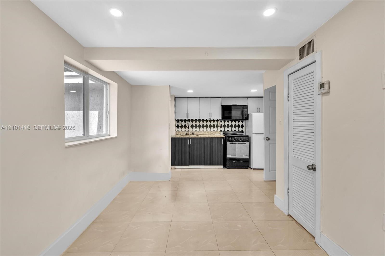 See details / 1600 sq. ft. $ 2026-10-06 0 Photo