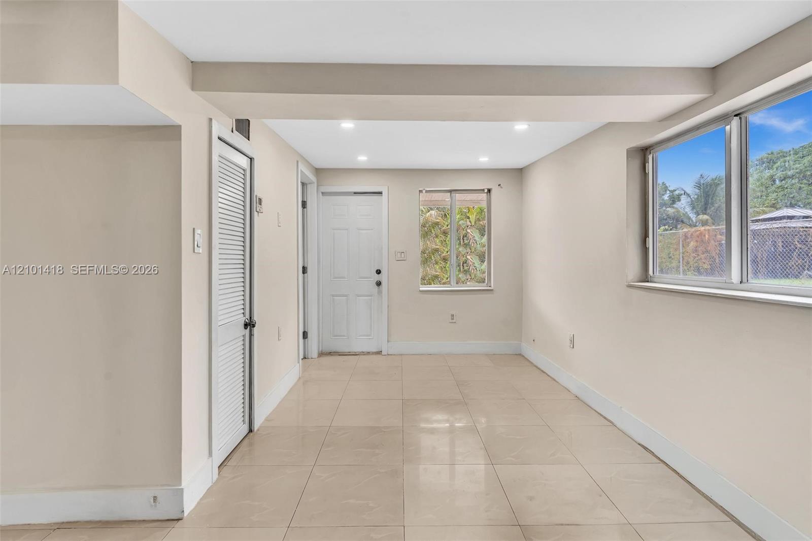 See details / 1600 sq. ft. $ 2026-10-06 0 Photo