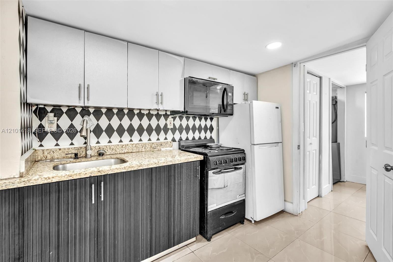 See details / 1600 sq. ft. $ 2026-10-06 0 Photo