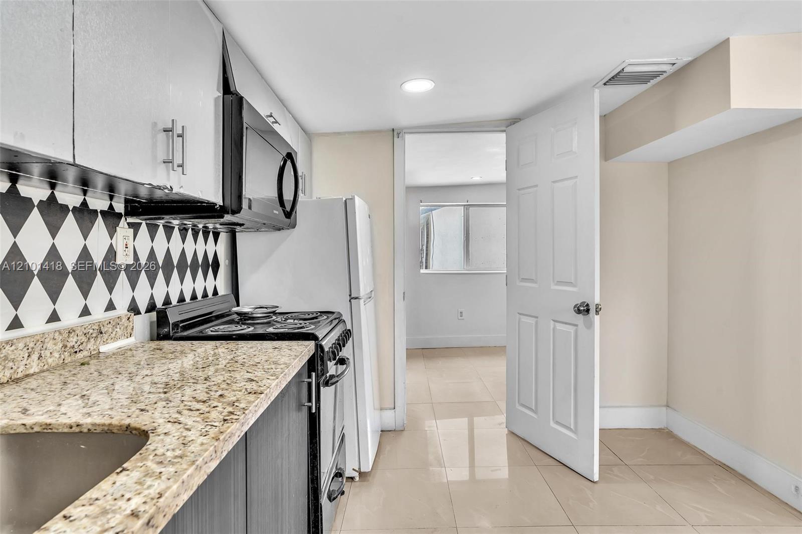 See details / 1600 sq. ft. $ 2026-10-06 0 Photo