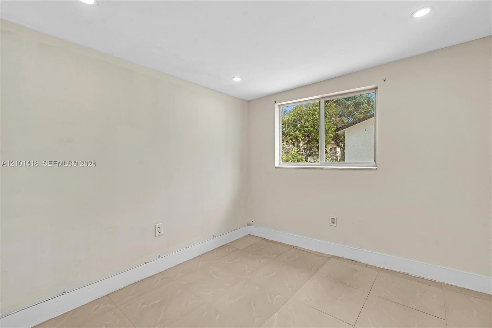 See details / 1600 sq. ft. $ 2026-10-06 0 Photo