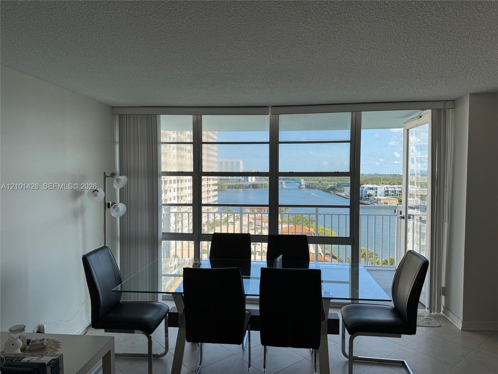 Ver detalles 1105 1 / 2 1104 sq. ft. $ 2026-10-06 0 foto