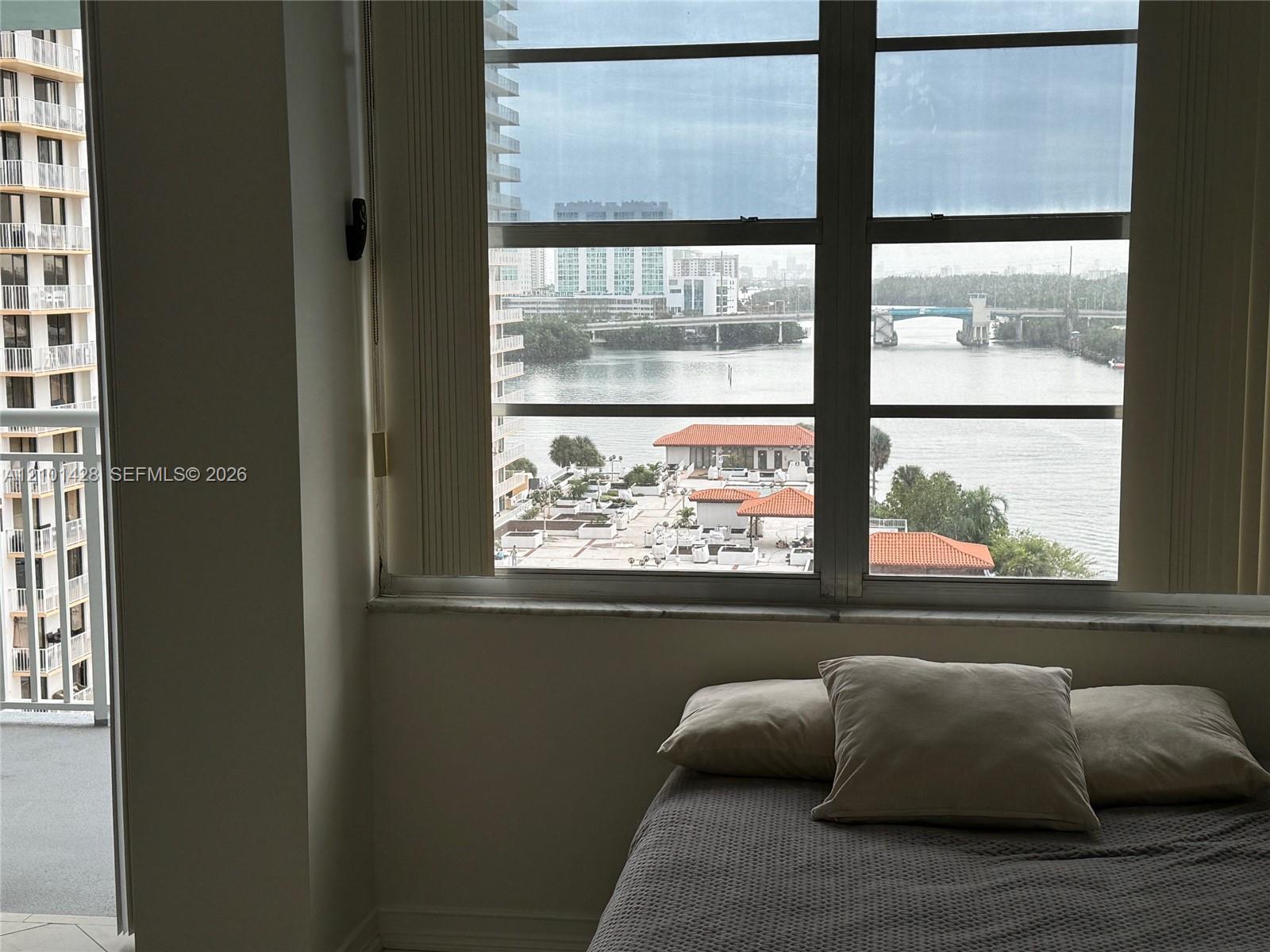 Ver detalles 1105 1 / 2 1104 sq. ft. $ 2026-10-06 0 foto