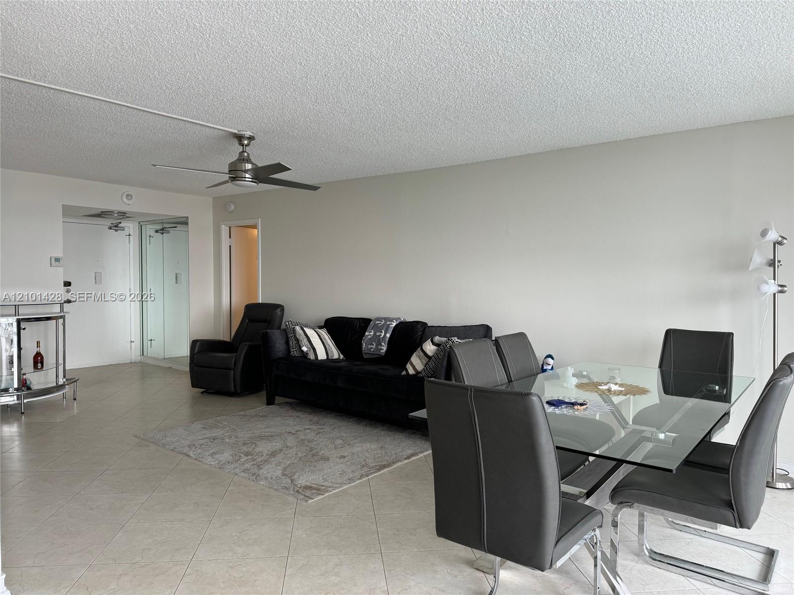 Ver detalles 1105 1 / 2 1104 sq. ft. $ 2026-10-06 0 foto
