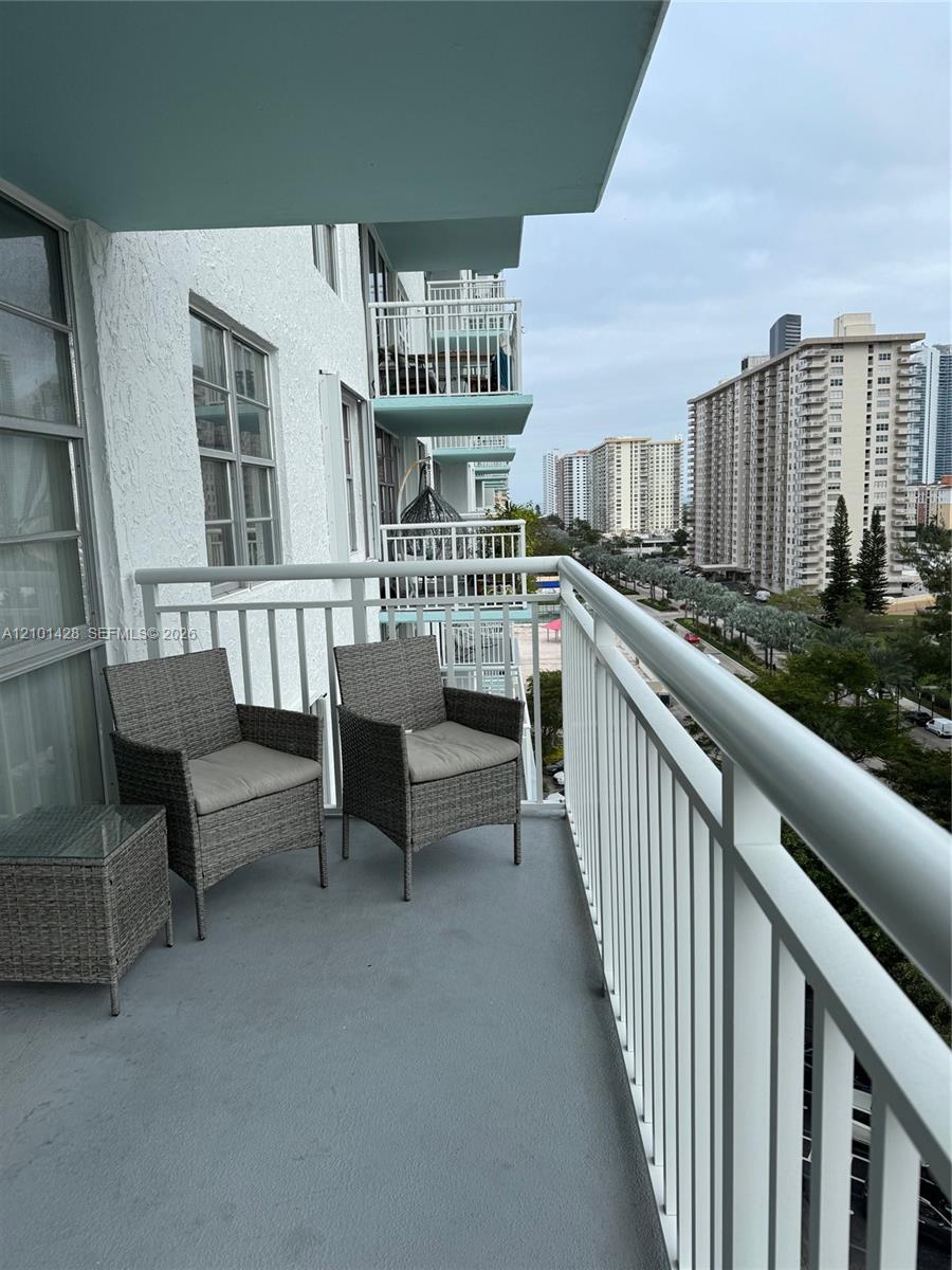 Ver detalles 1105 1 / 2 1104 sq. ft. $ 2026-10-06 0 foto