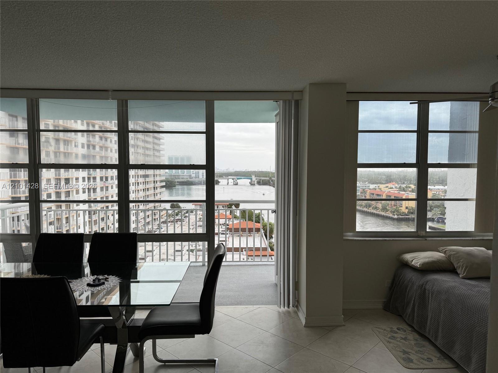 Ver detalles 1105 1 / 2 1104 sq. ft. $ 2026-10-06 0 foto