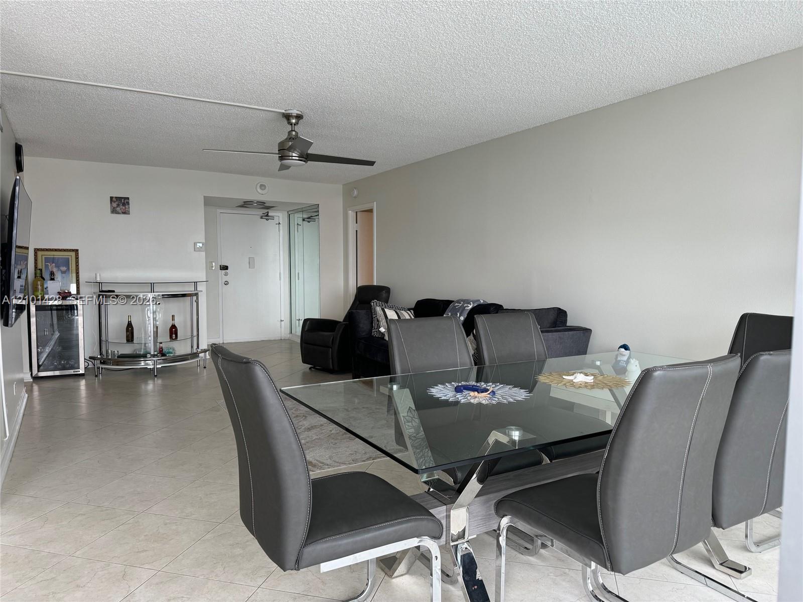 Ver detalles 1105 1 / 2 1104 sq. ft. $ 2026-10-06 0 foto