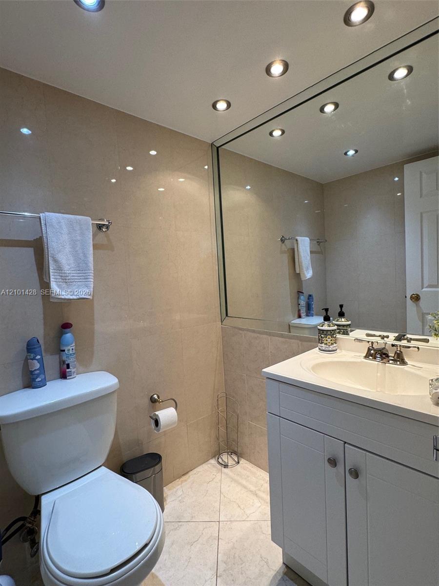 Ver detalles 1105 1 / 2 1104 sq. ft. $ 2026-10-06 0 foto