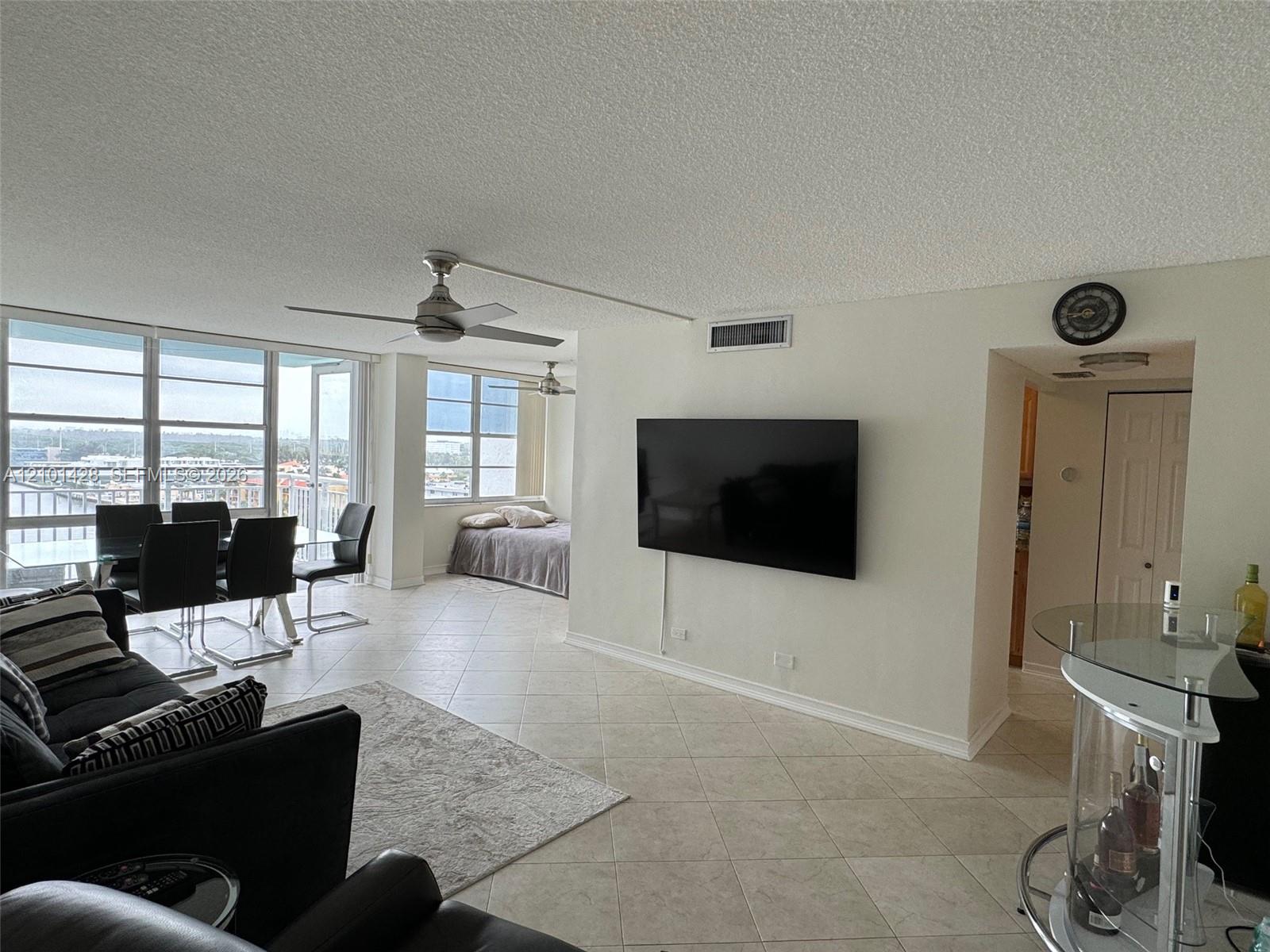 Ver detalles 1105 1 / 2 1104 sq. ft. $ 2026-10-06 0 foto
