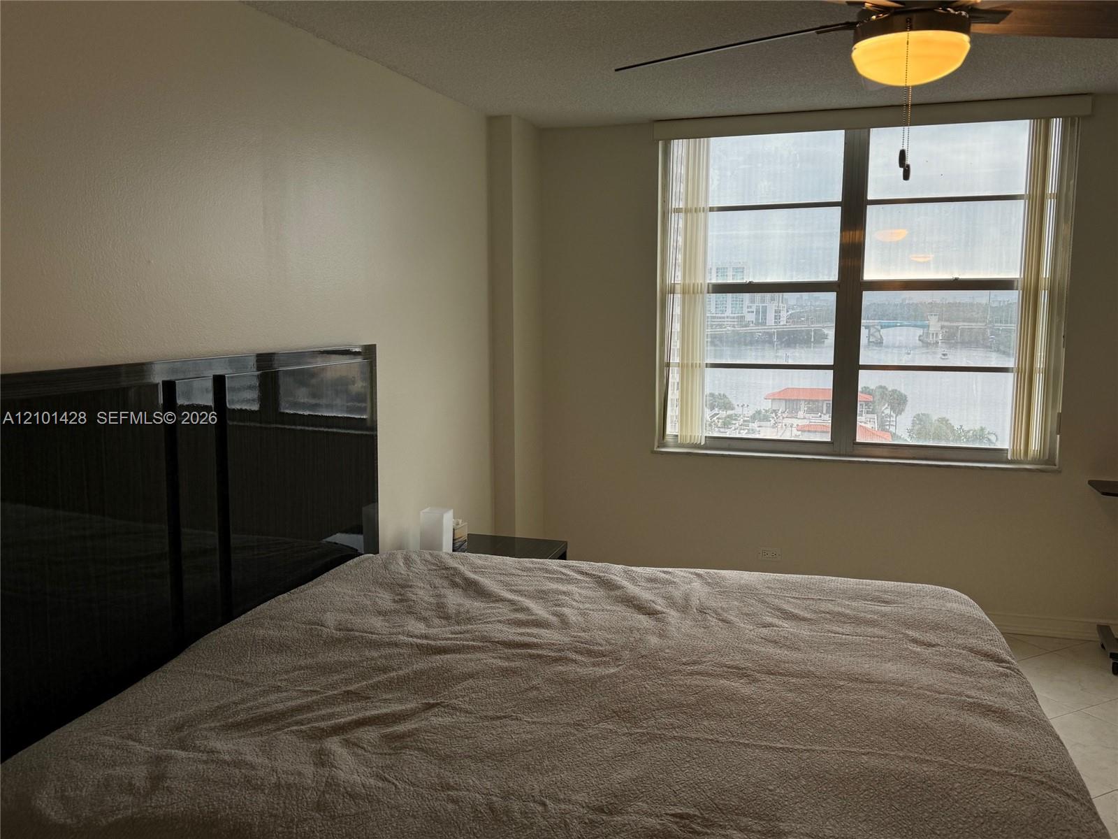 Ver detalles 1105 1 / 2 1104 sq. ft. $ 2026-10-06 0 foto