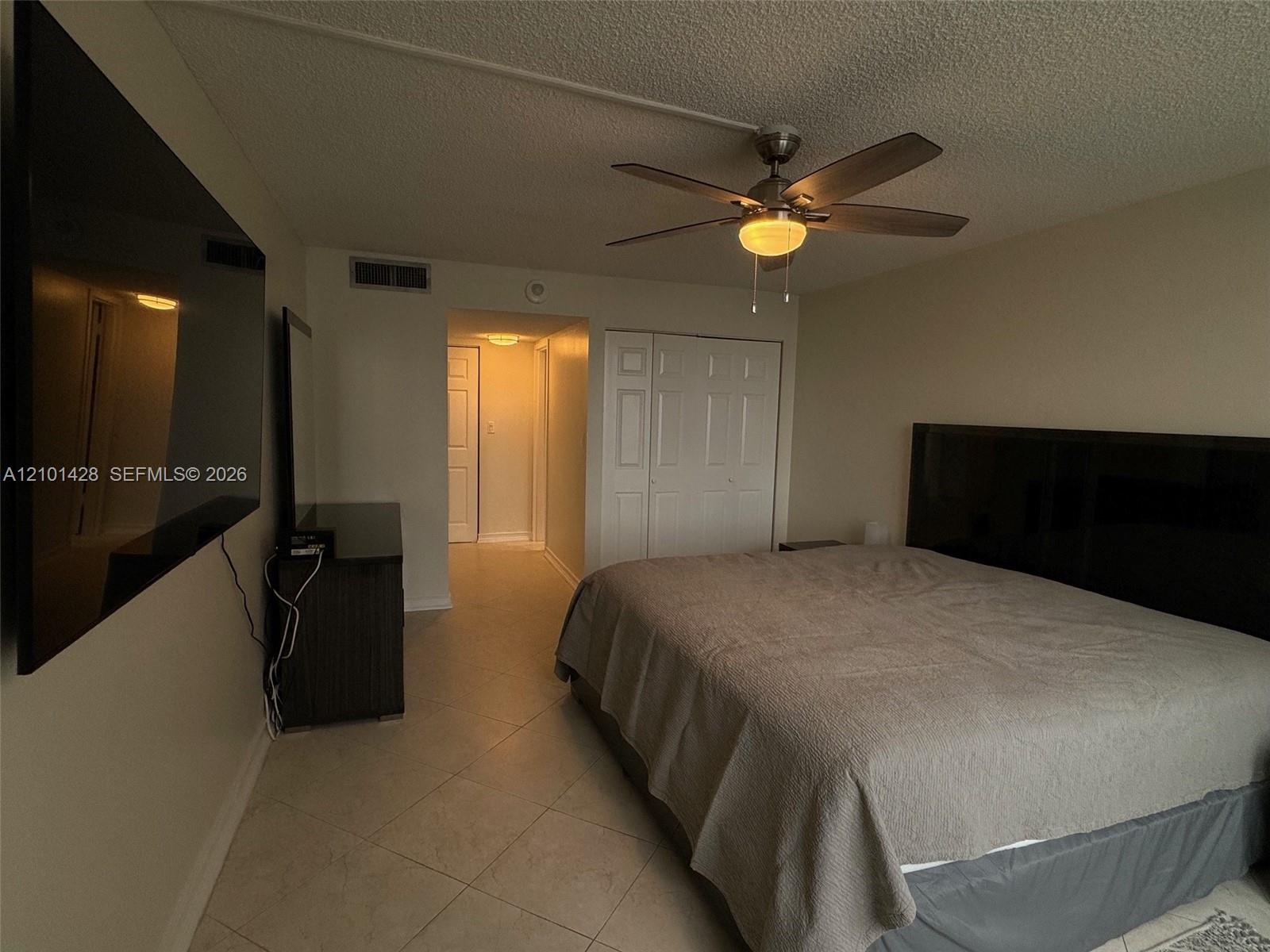 Ver detalles 1105 1 / 2 1104 sq. ft. $ 2026-10-06 0 foto