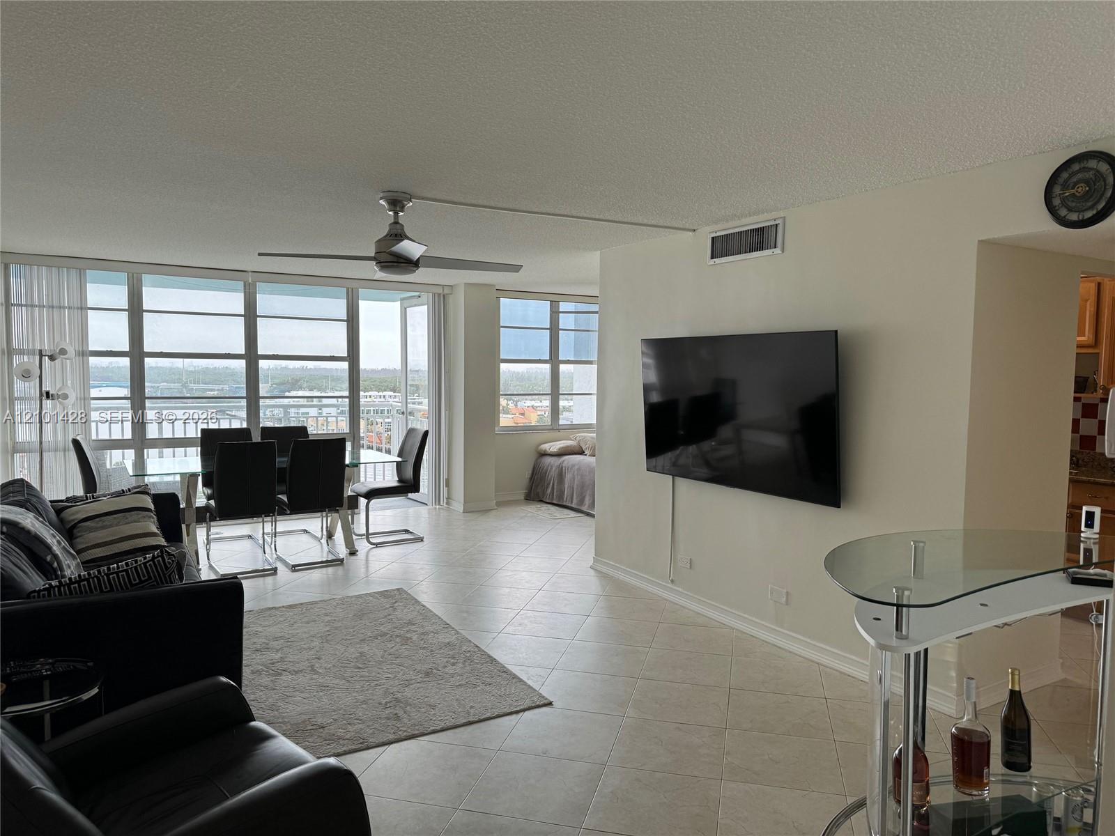Ver detalles 1105 1 / 2 1104 sq. ft. $ 2026-10-06 0 foto