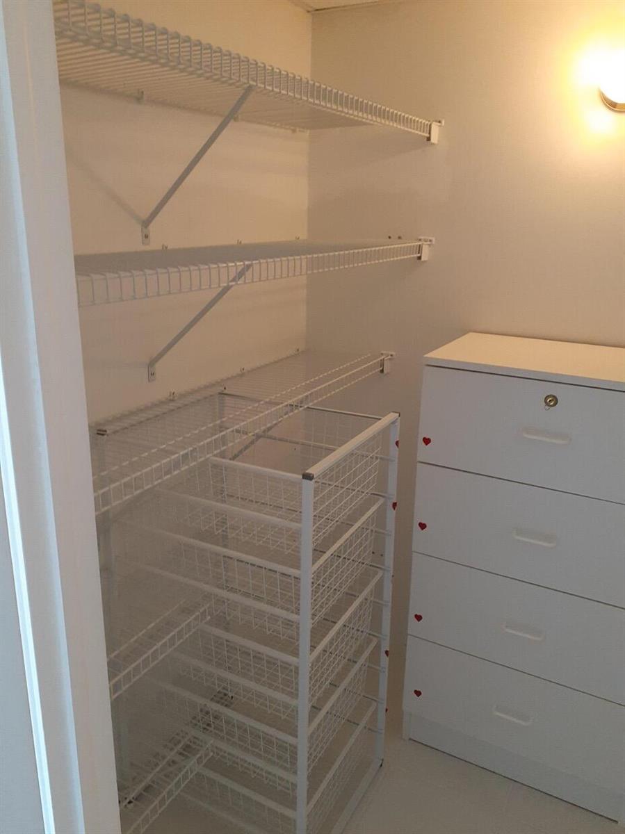 See details 4H 0 / 1 545 sq. ft. $ 2026-10-13 0 Photo