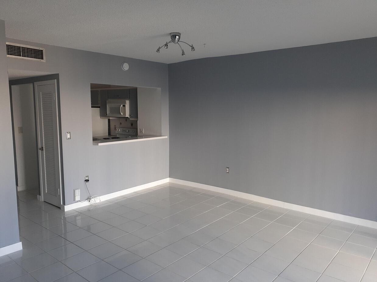 See details 4H 0 / 1 545 sq. ft. $ 2026-10-13 0 Photo