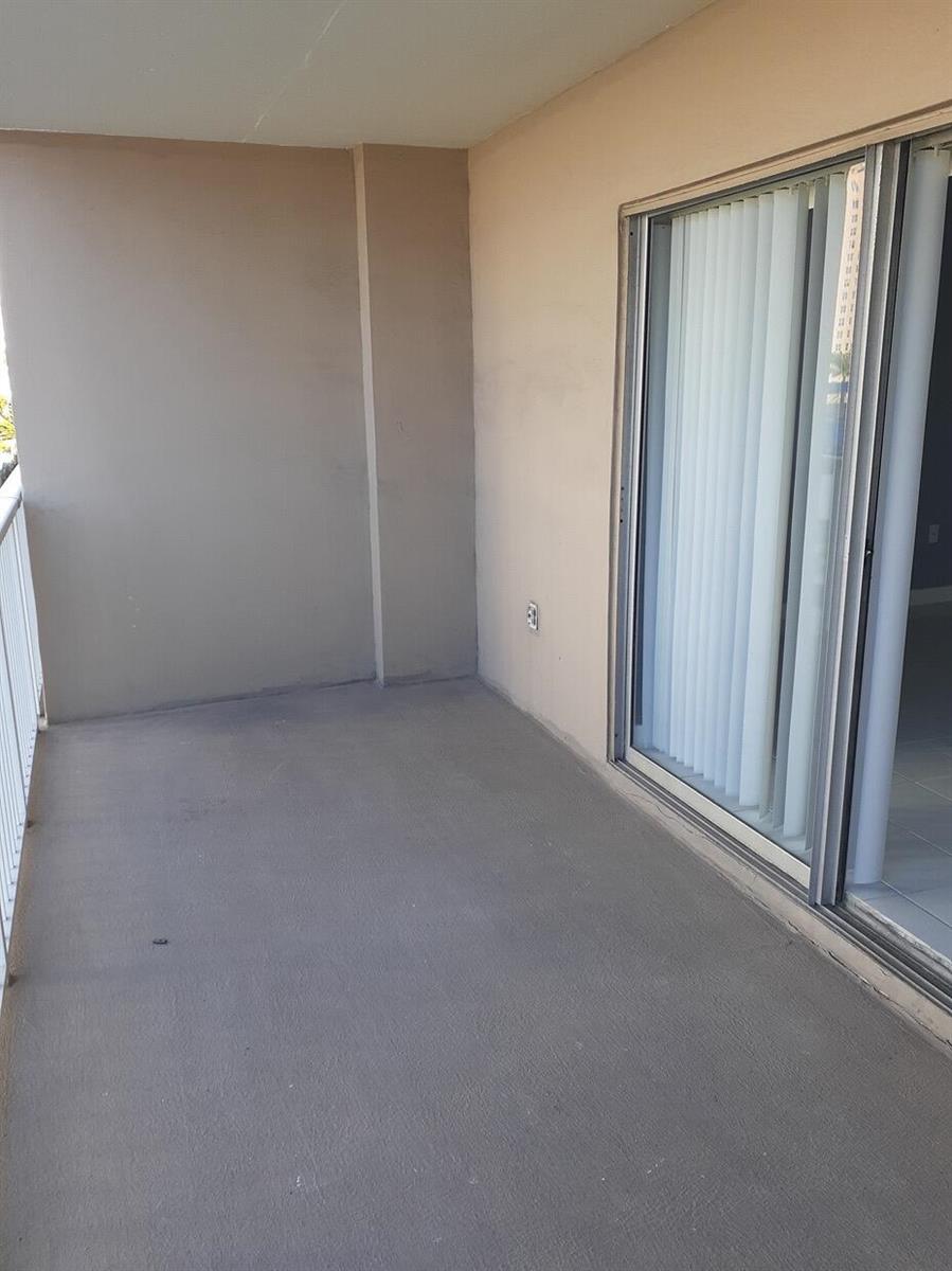 See details 4H 0 / 1 545 sq. ft. $ 2026-10-13 0 Photo