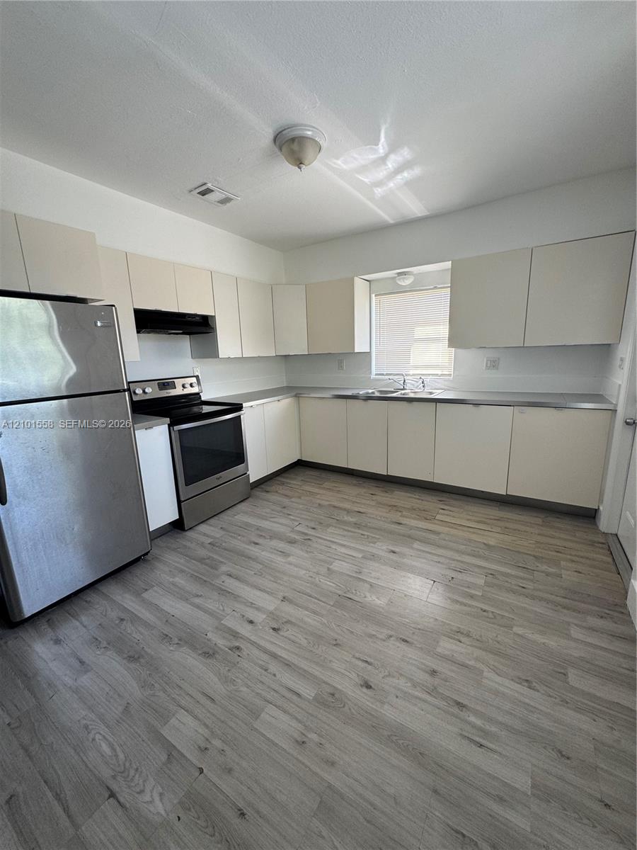   /  2541 sq. ft. $ 2026-10-06 0 foto