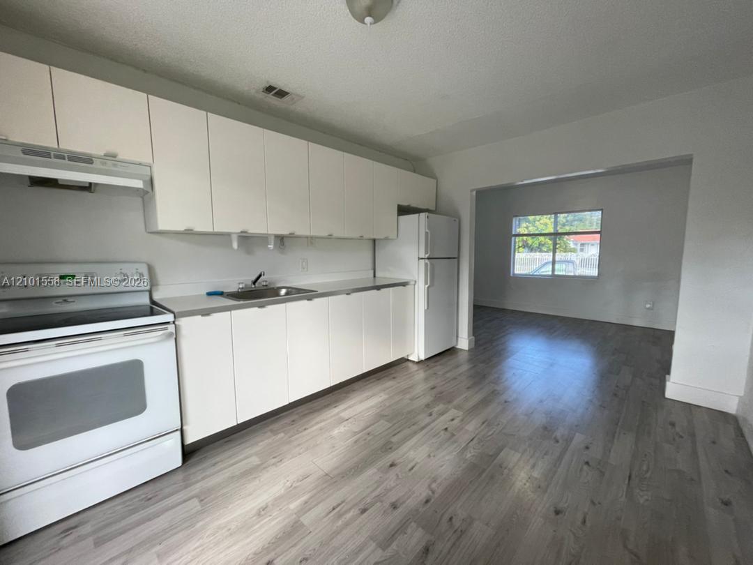   /  2541 sq. ft. $ 2026-10-06 0 foto