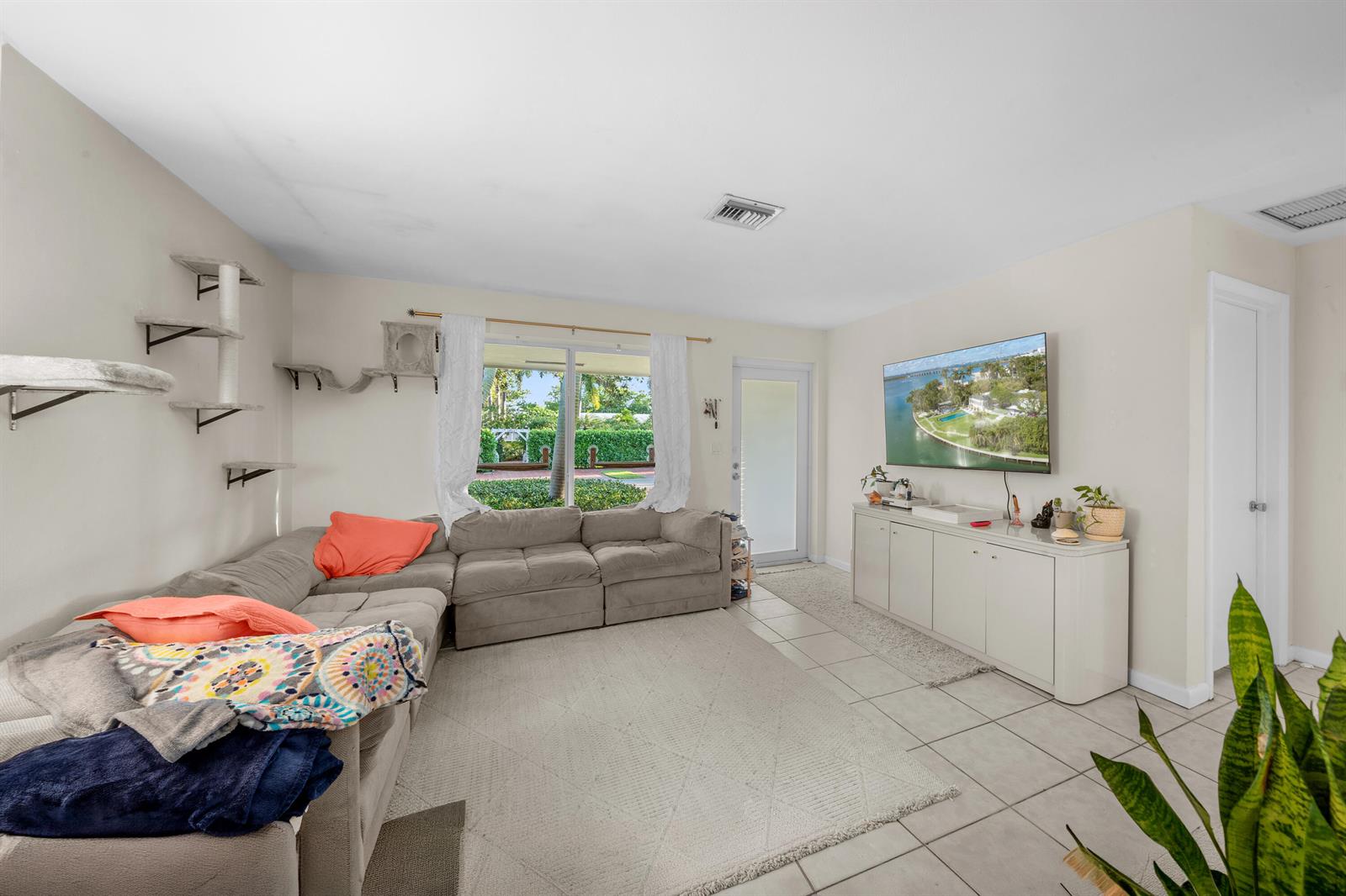 1-2  / 0 1908 sq. ft. $ 2026-10-19 0 Photo