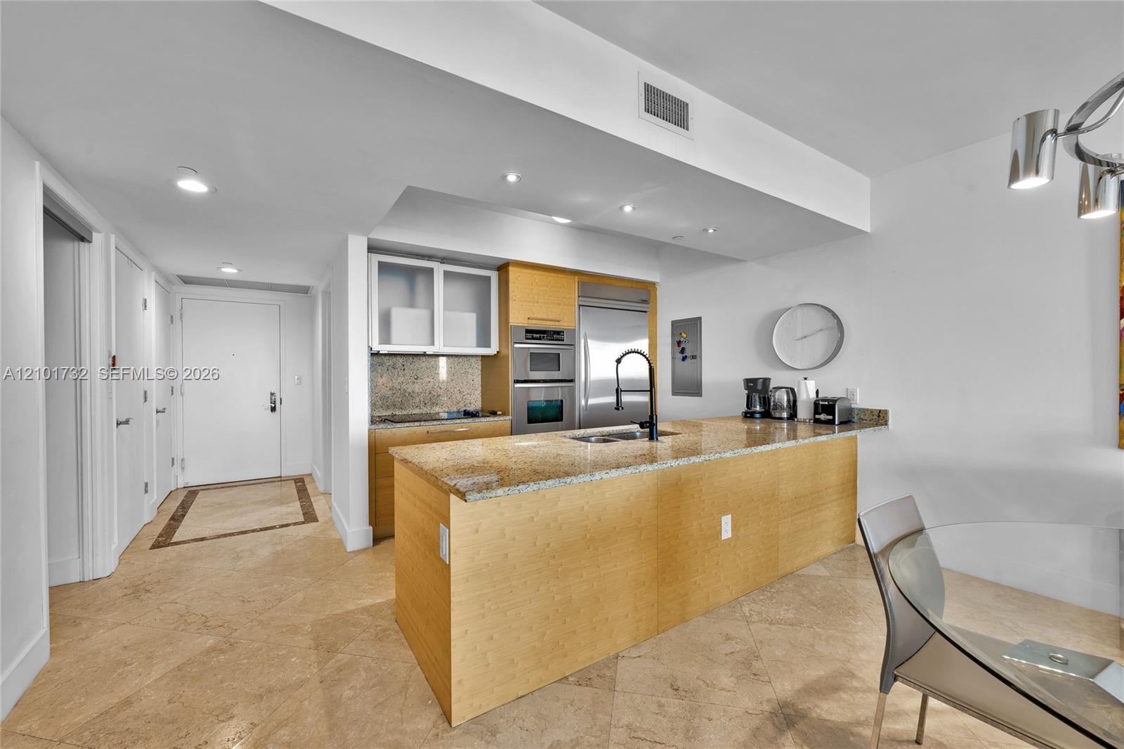 5003 3 / 3 1733 sq. ft. $ 2026-10-06 0 Photo