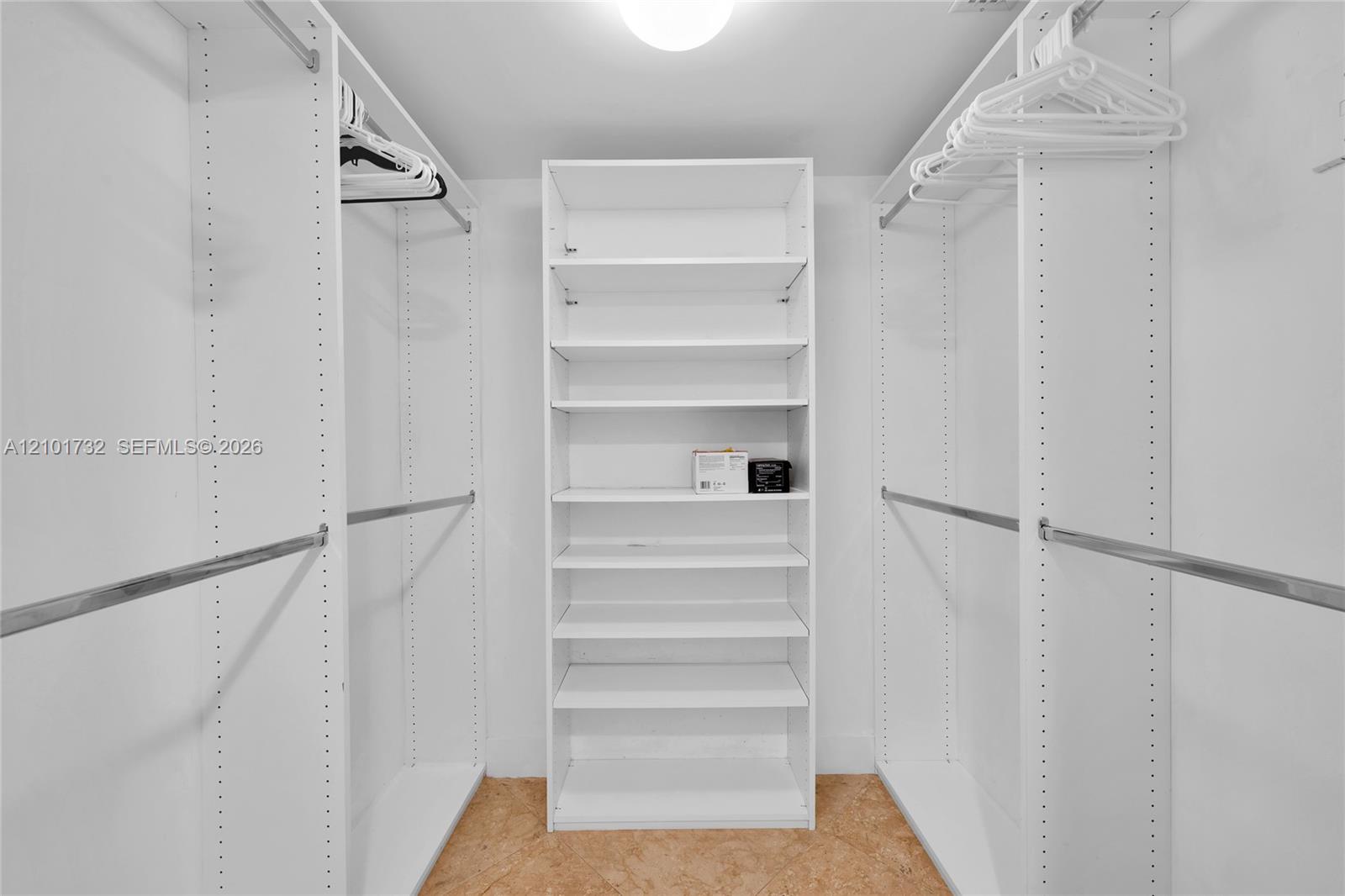 5003 3 / 3 1733 sq. ft. $ 2026-10-06 0 Photo