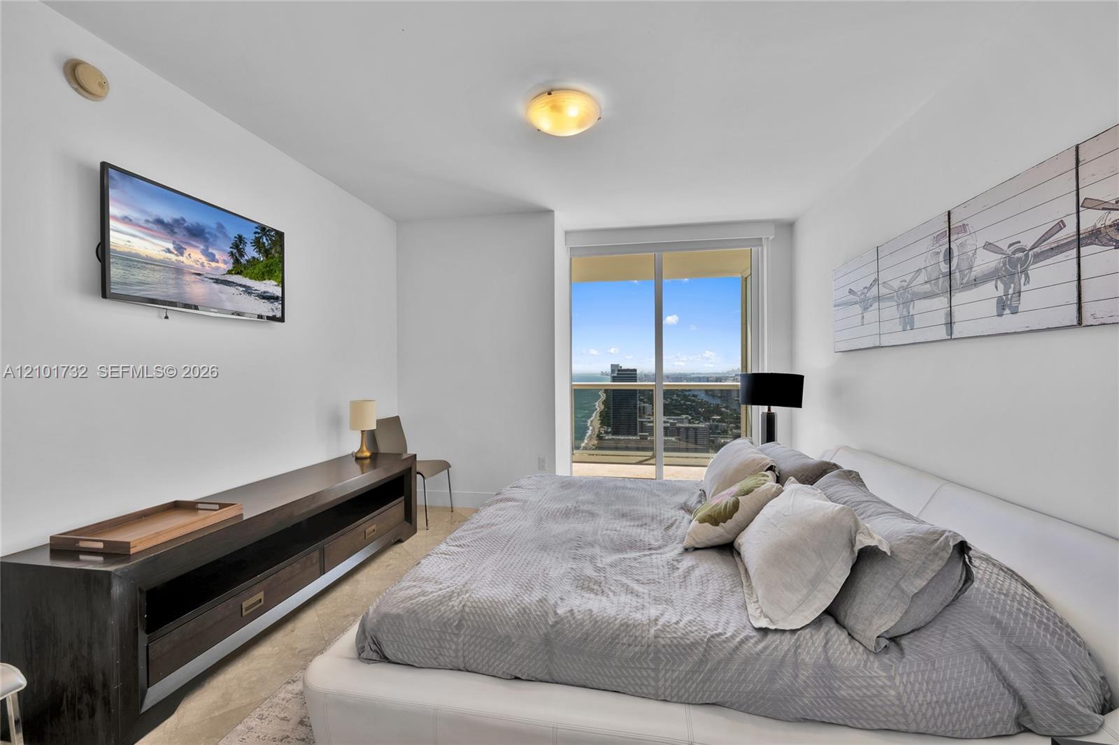 5003 3 / 3 1733 sq. ft. $ 2026-10-06 0 Photo