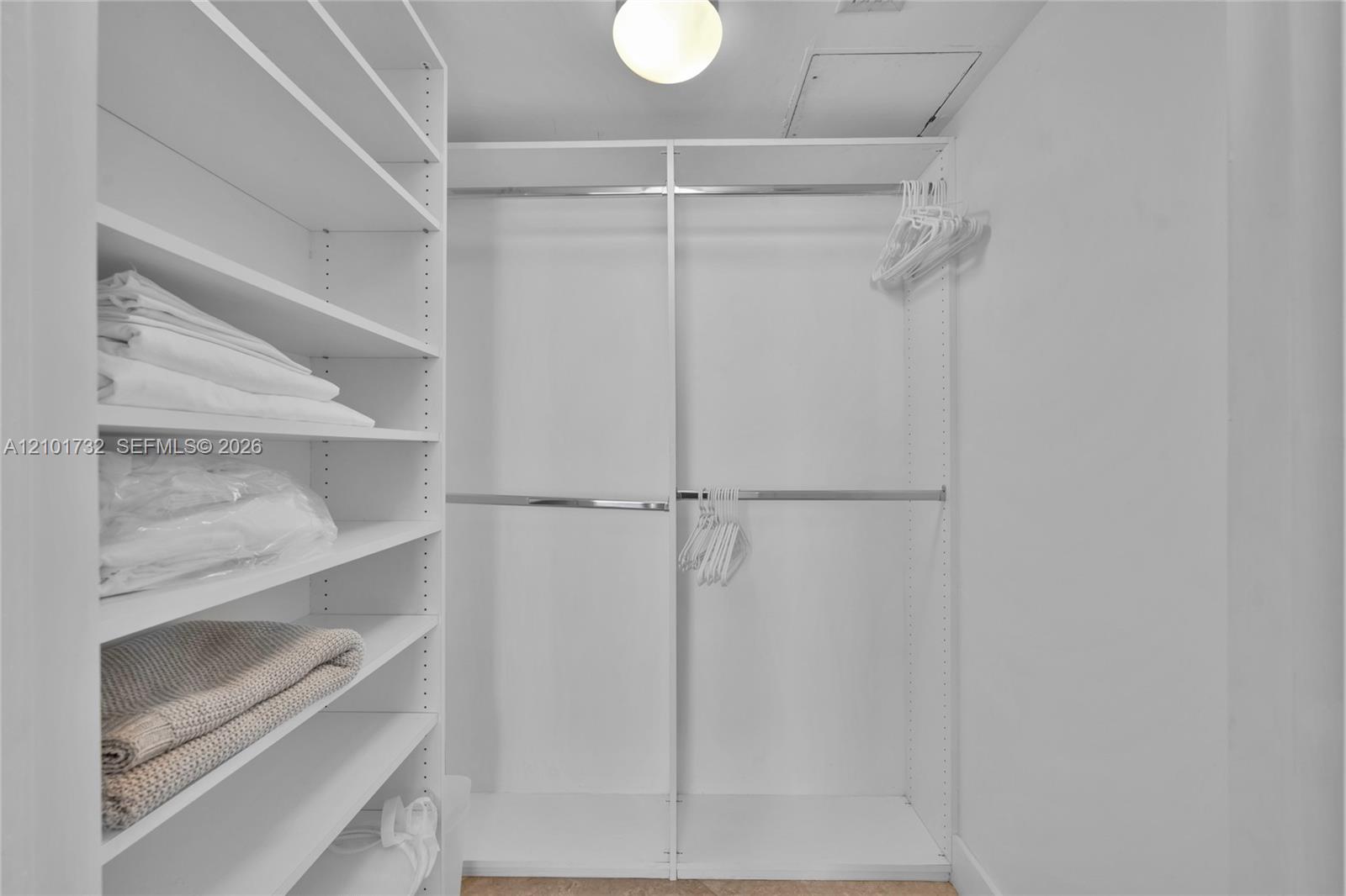 5003 3 / 3 1733 sq. ft. $ 2026-10-06 0 Photo